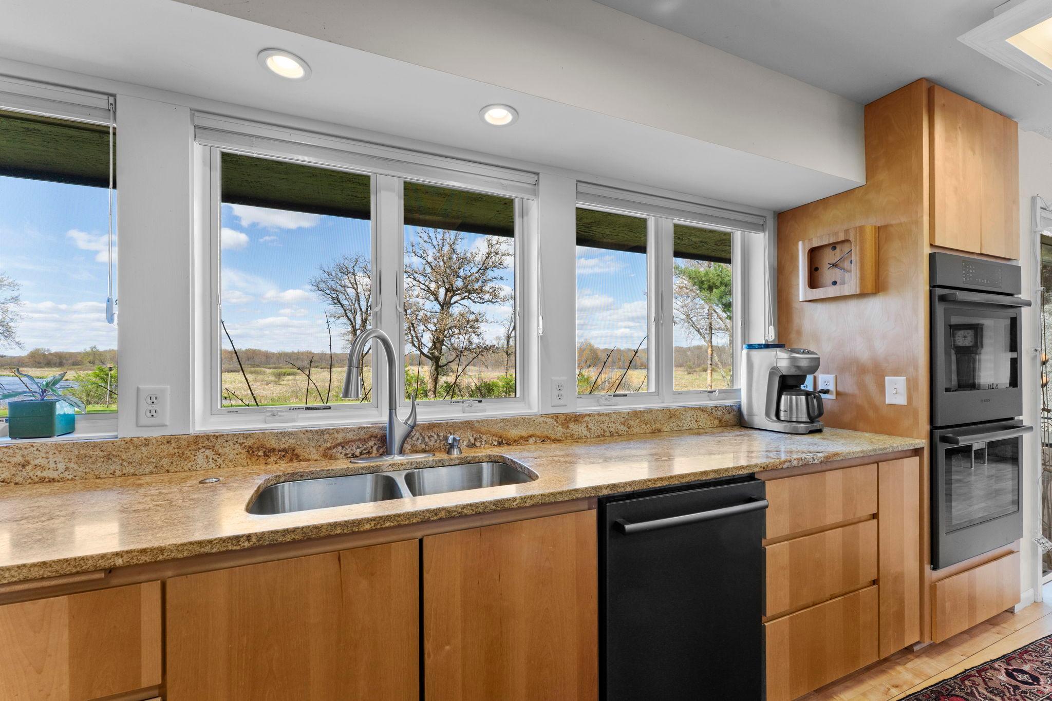 44-web-or-mls-1711 W Church Rd-391.jpg