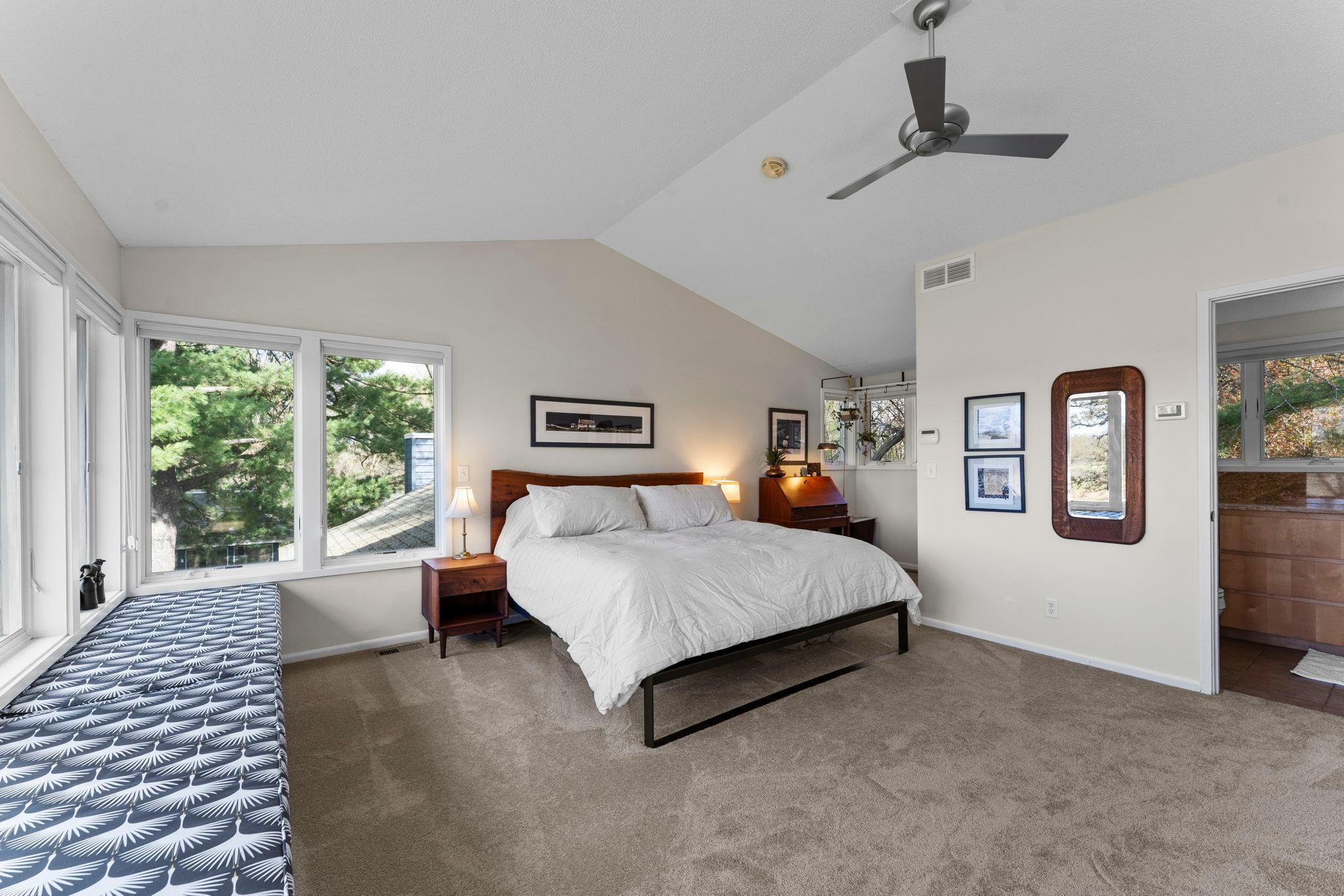 69-web-or-mls-1711 W Church Rd-521.jpg