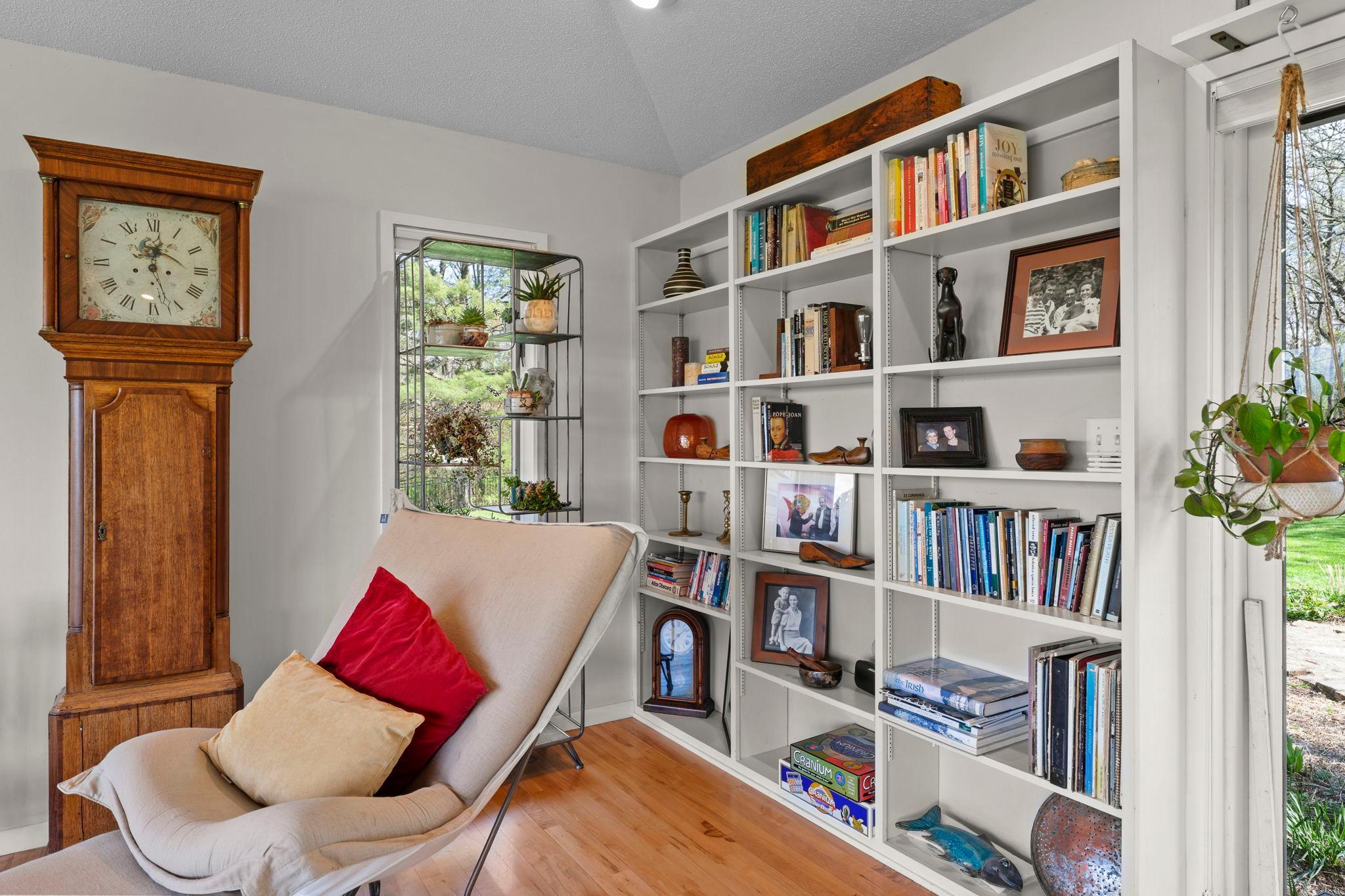 26-web-or-mls-1711 W Church Rd-301.jpg