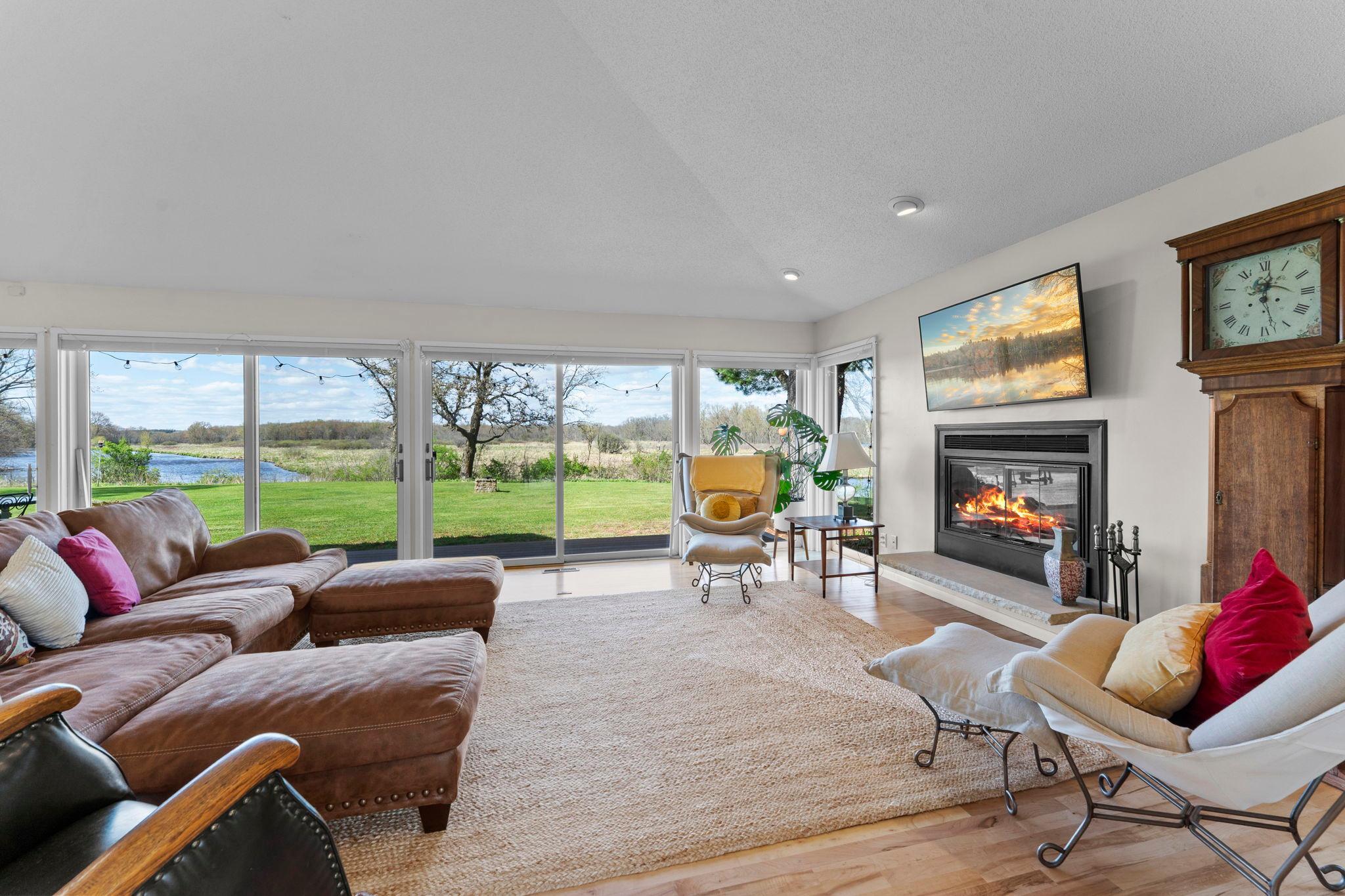 24-web-or-mls-1711 W Church Rd-291.jpg