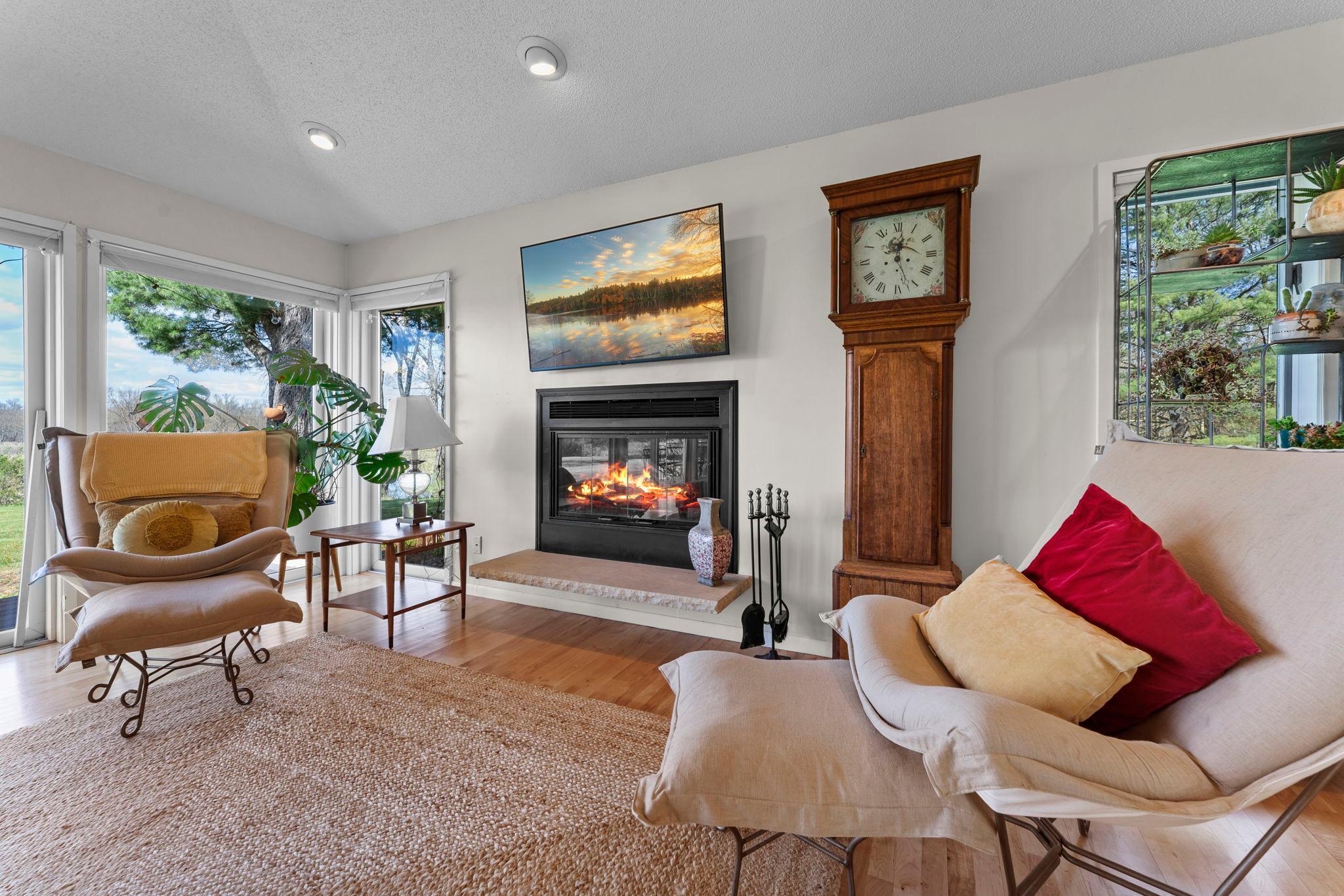 25-web-or-mls-1711 W Church Rd-296.jpg