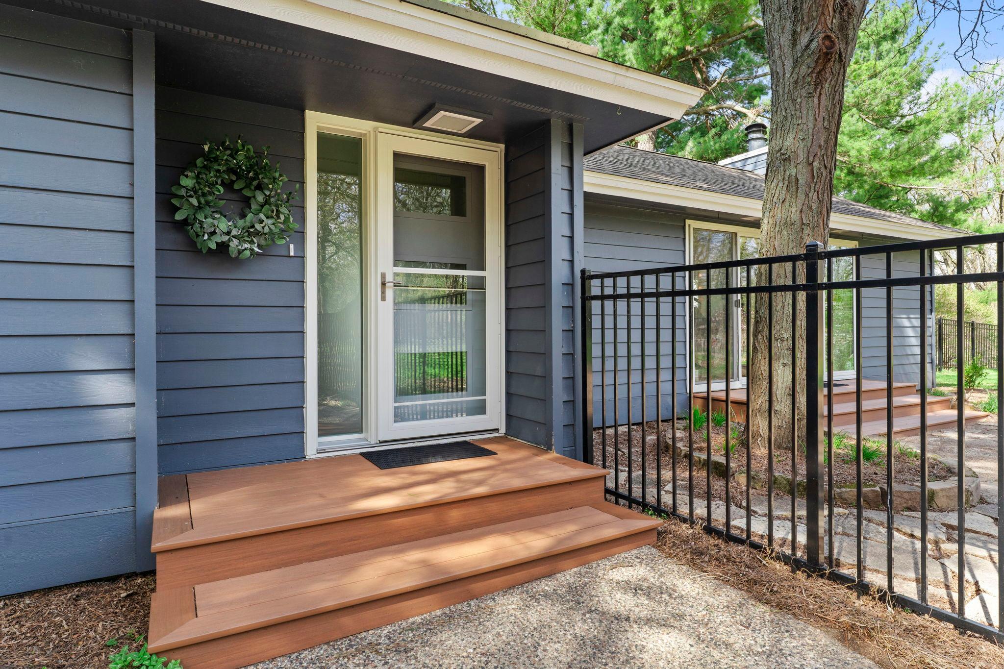 18-web-or-mls-1711 W Church Rd-254.jpg