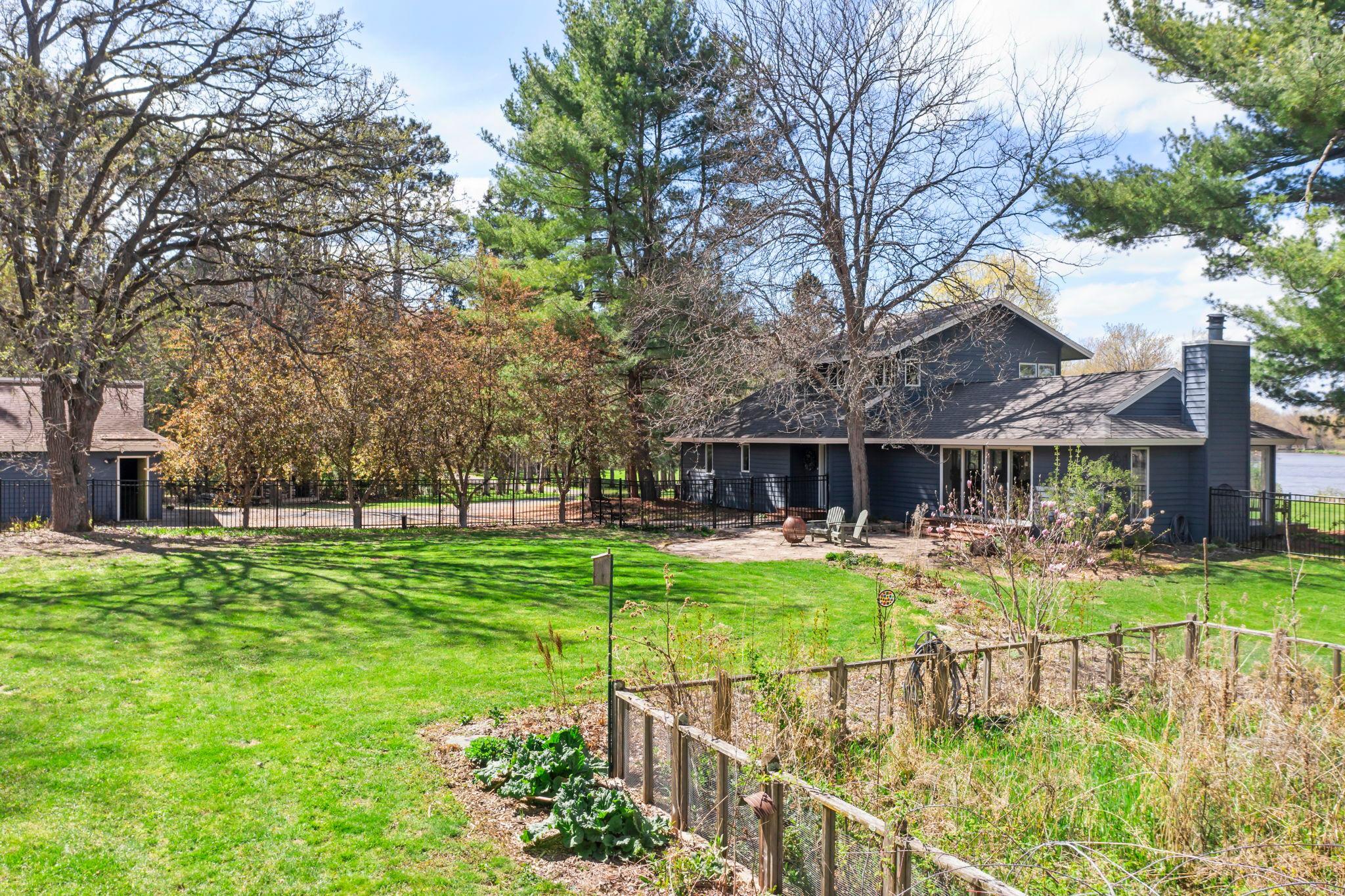 98-web-or-mls-1711 W Church Rd-76.jpg