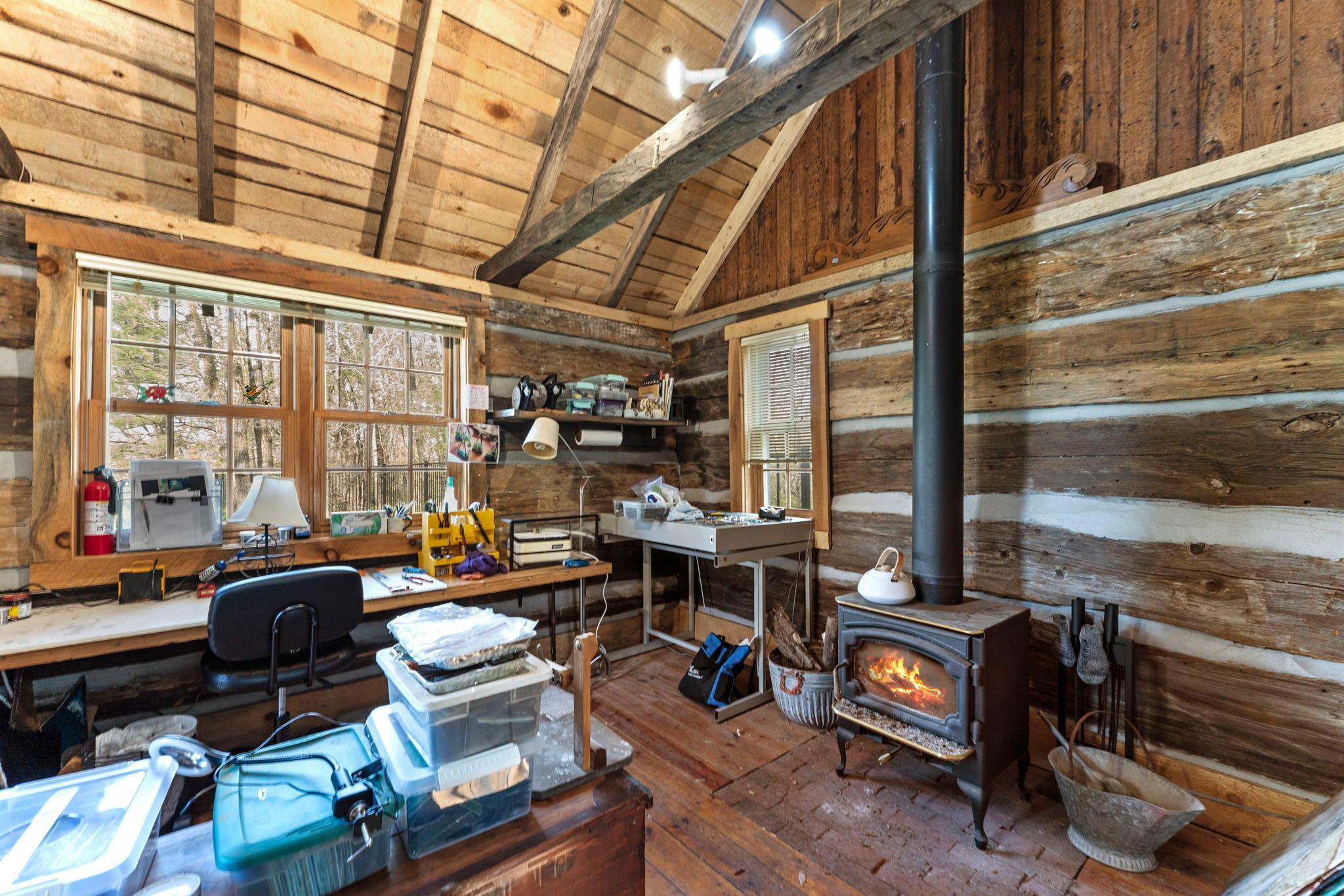 116-web-or-mls-1711 W Church Rd-214.jpg