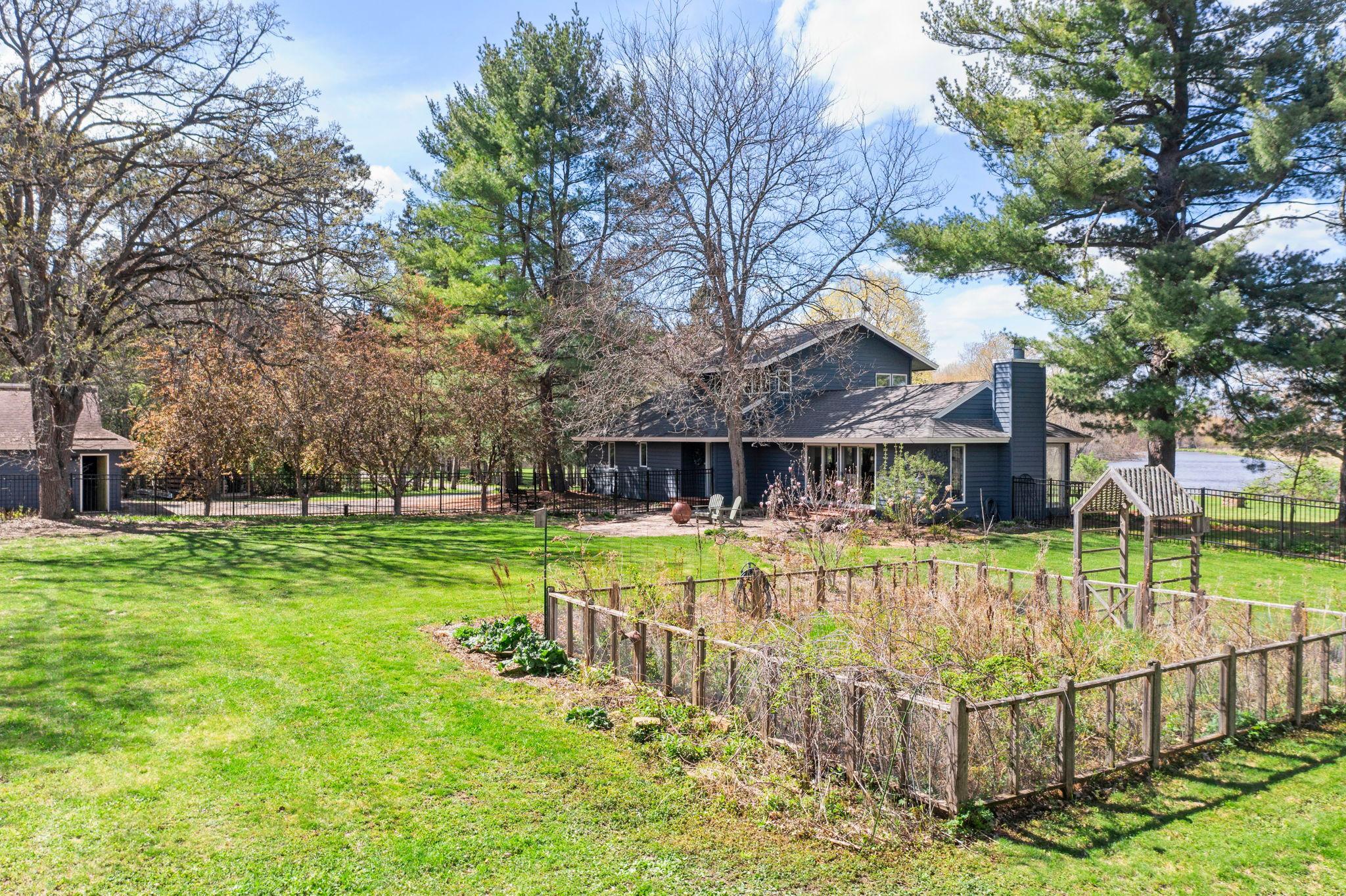 99-web-or-mls-1711 W Church Rd-79.jpg