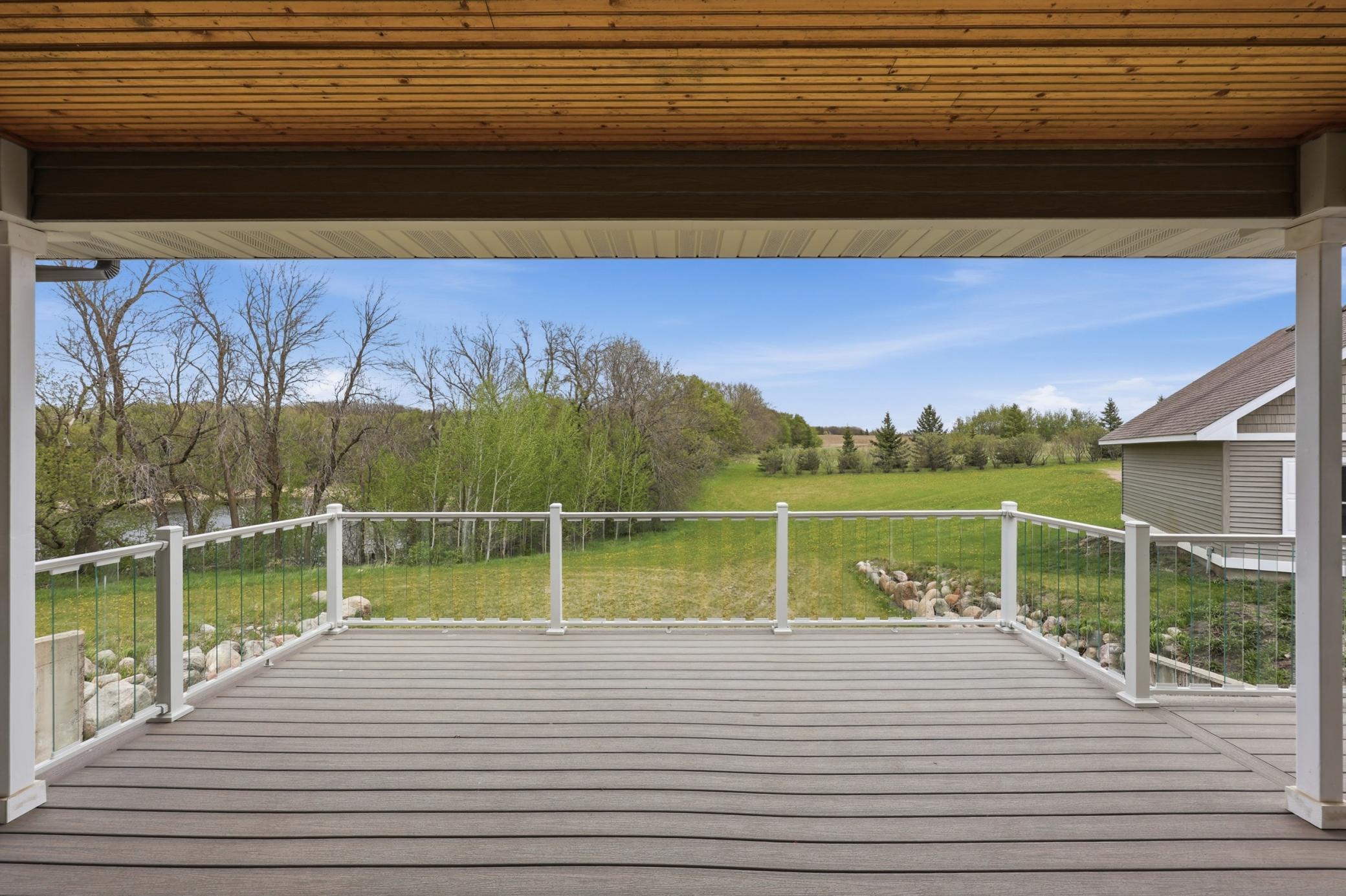 uninterupted views from maintenance free deck