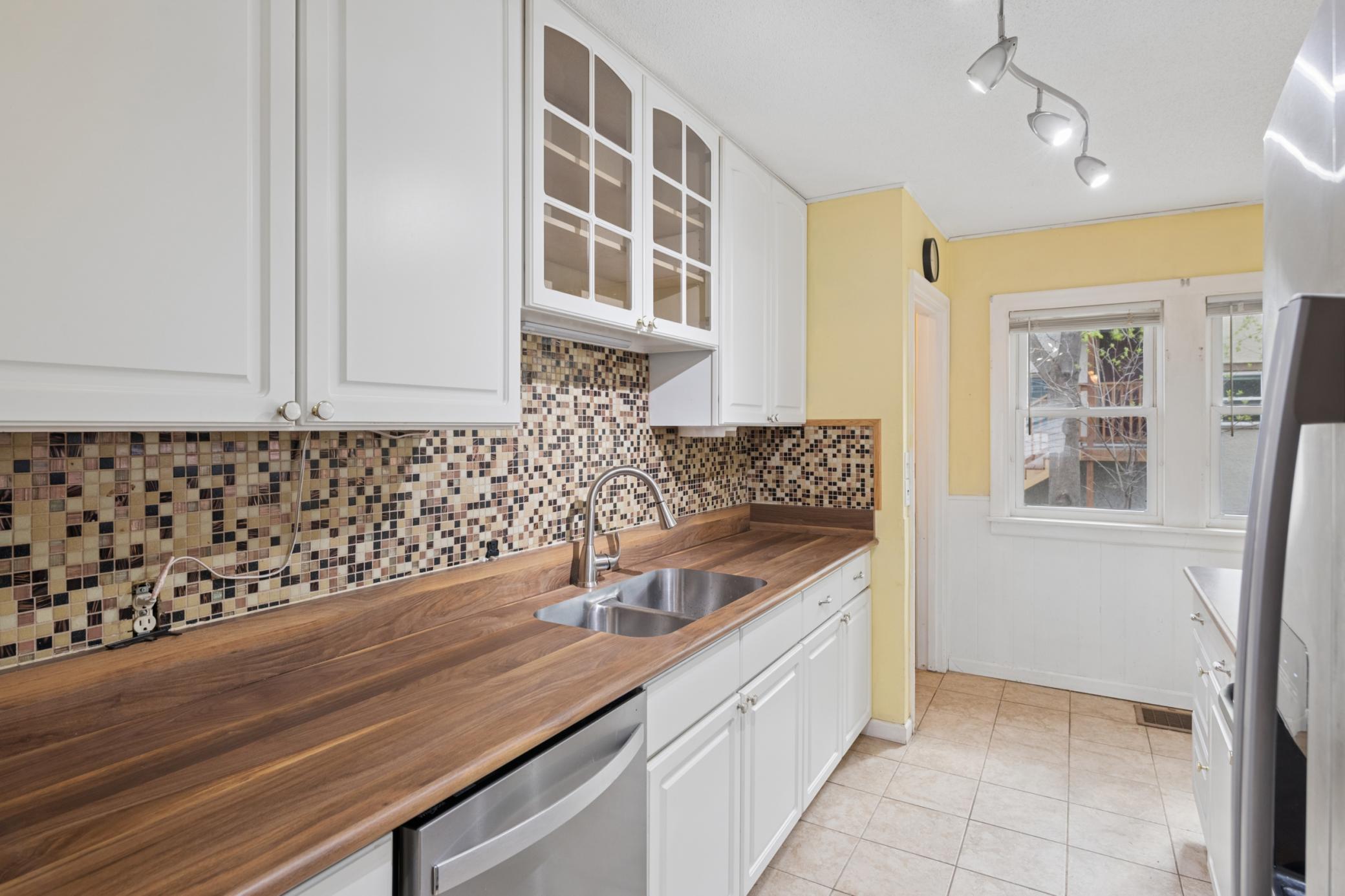 Ceramic tile backsplash
