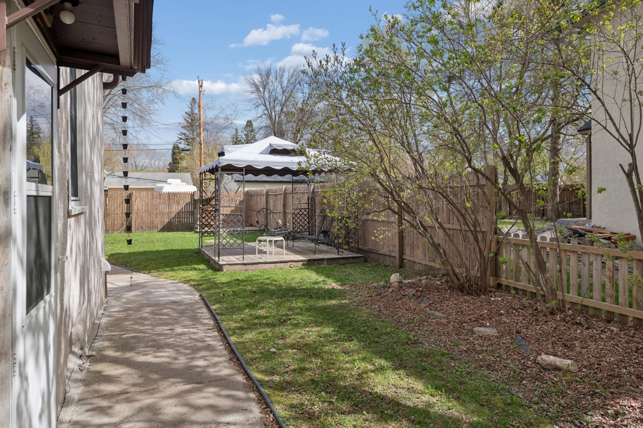 Side yard with sidewalk to driveway in rear