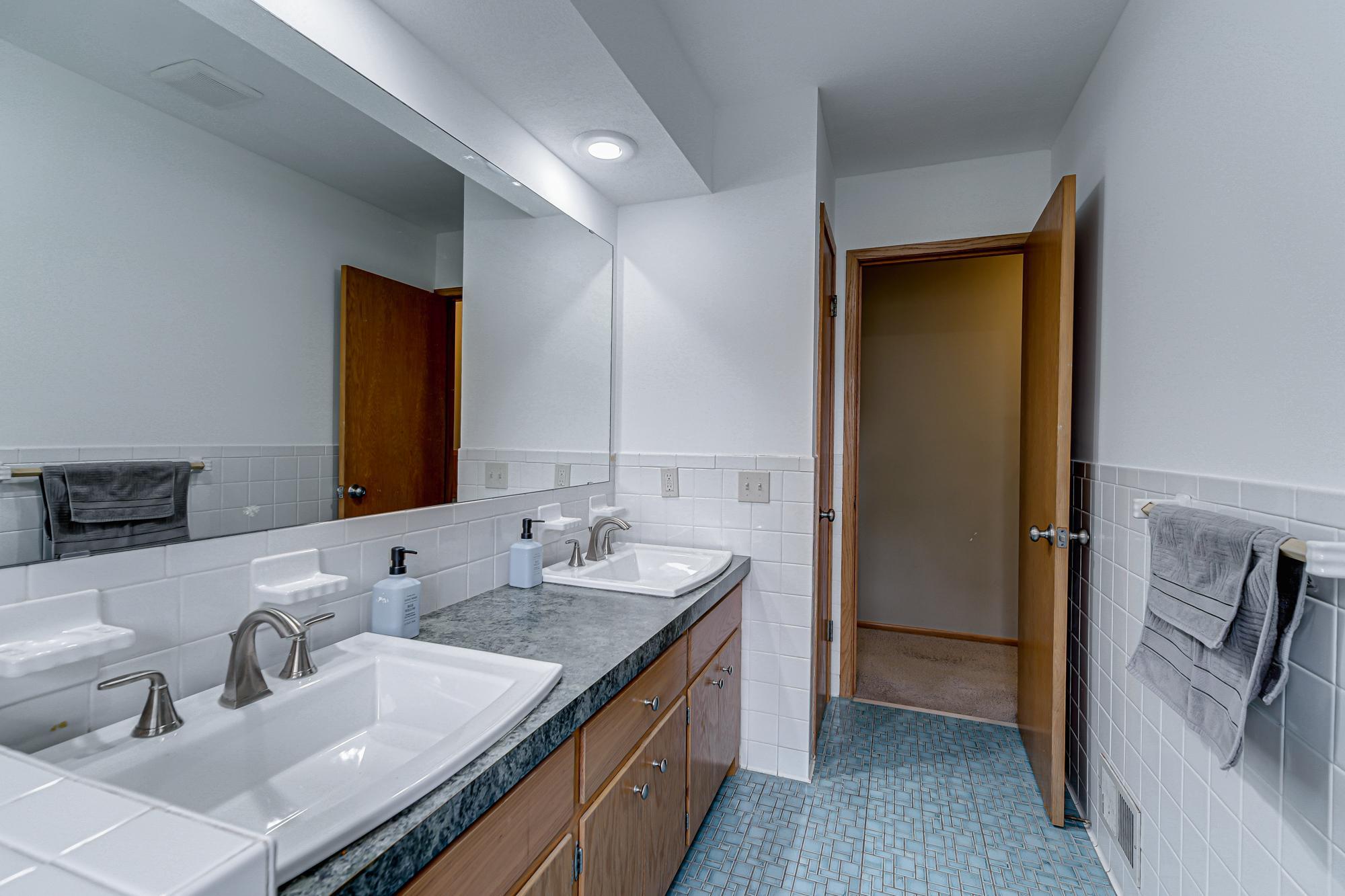 Bathroom-Upper-Level (1).jpg