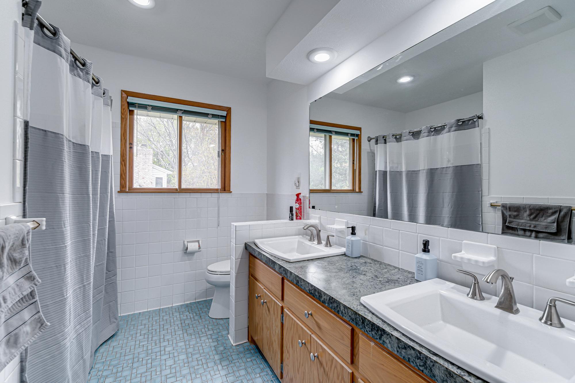 Bathroom-Upper-Level.jpg