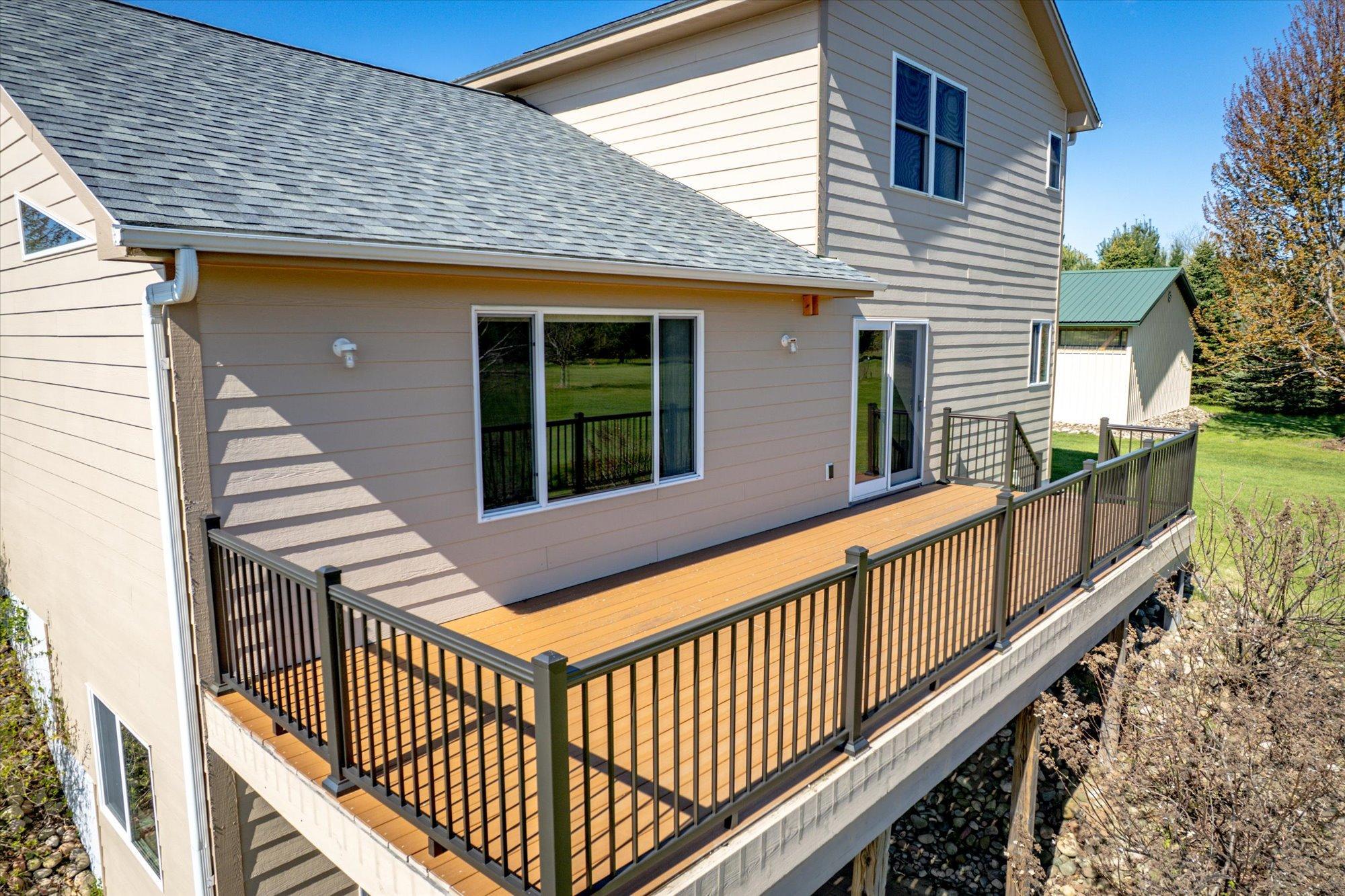 10x30 Maintenance free deck