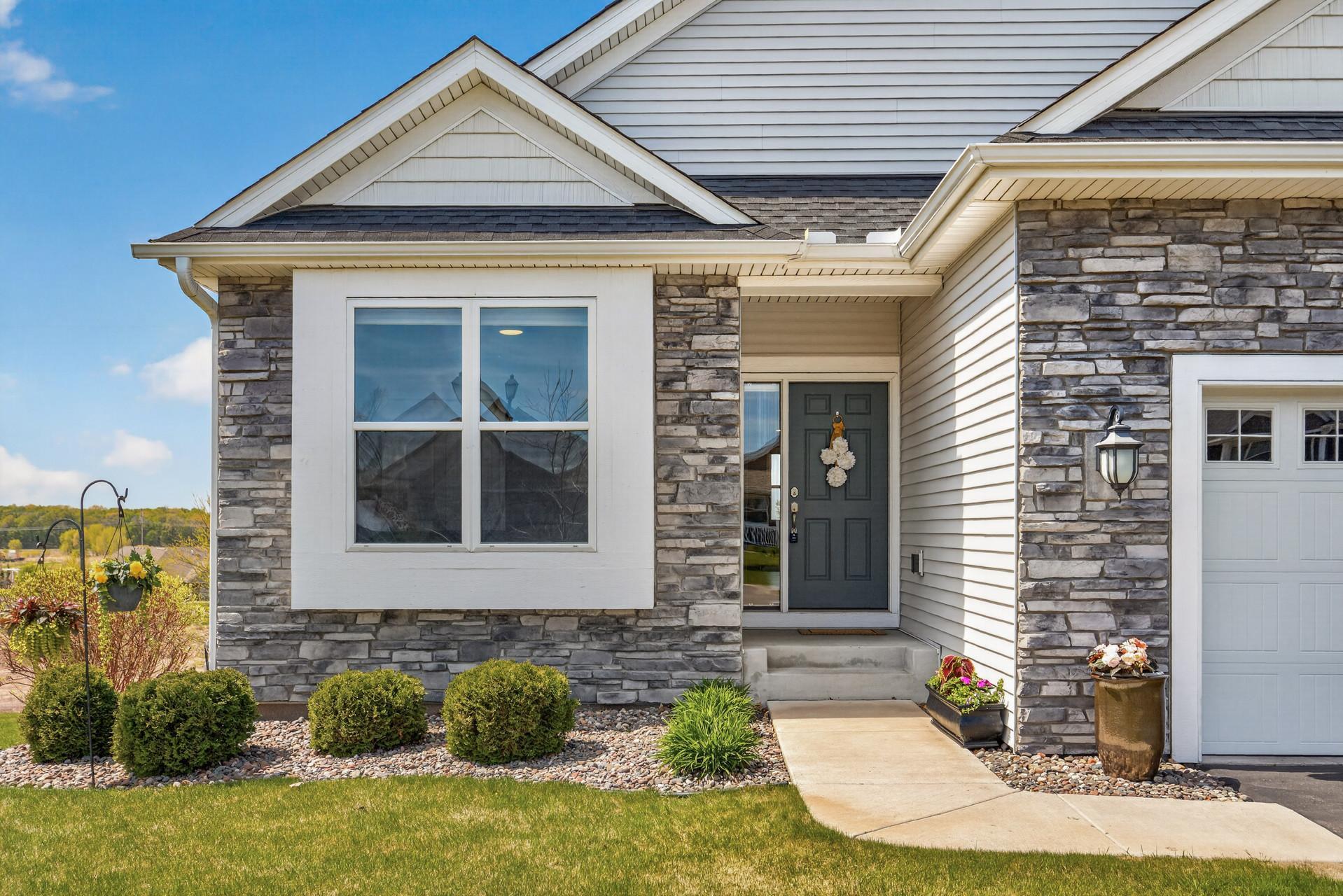 Inviting Brick/Vinyl Entryway