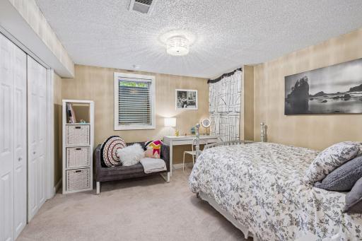 5801 Zenith Avenue S, Edina, MN 55410