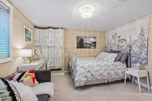 5801 Zenith Avenue S, Edina, MN 55410