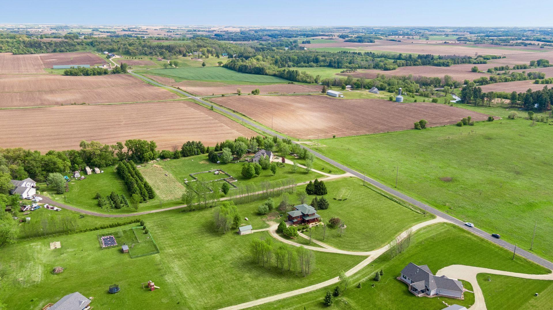 392 Old Cemetery Road , River Falls, WI 54022