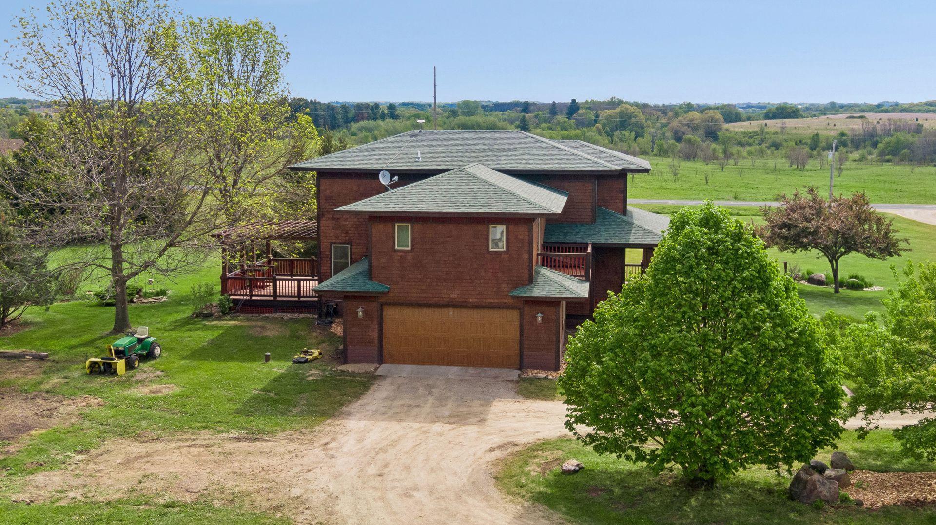392 Old Cemetery Road , River Falls, WI 54022