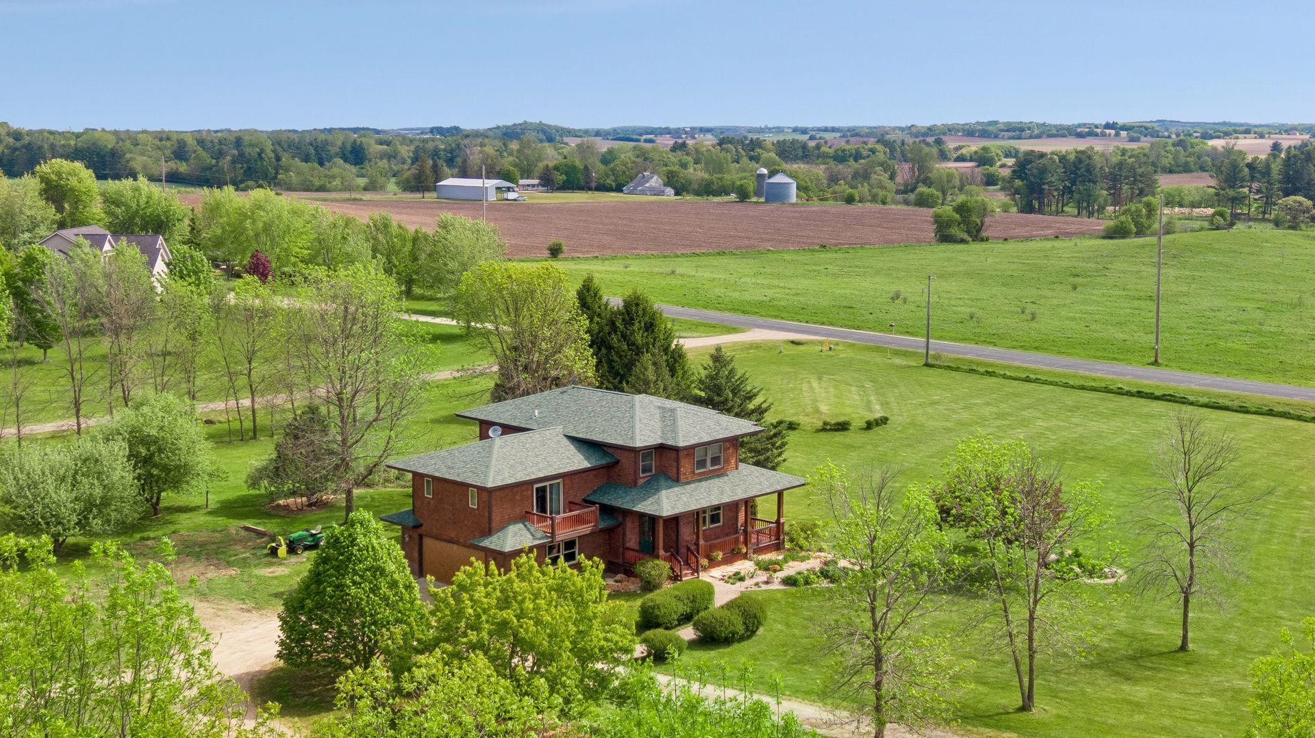 392 Old Cemetery Road , River Falls, WI 54022