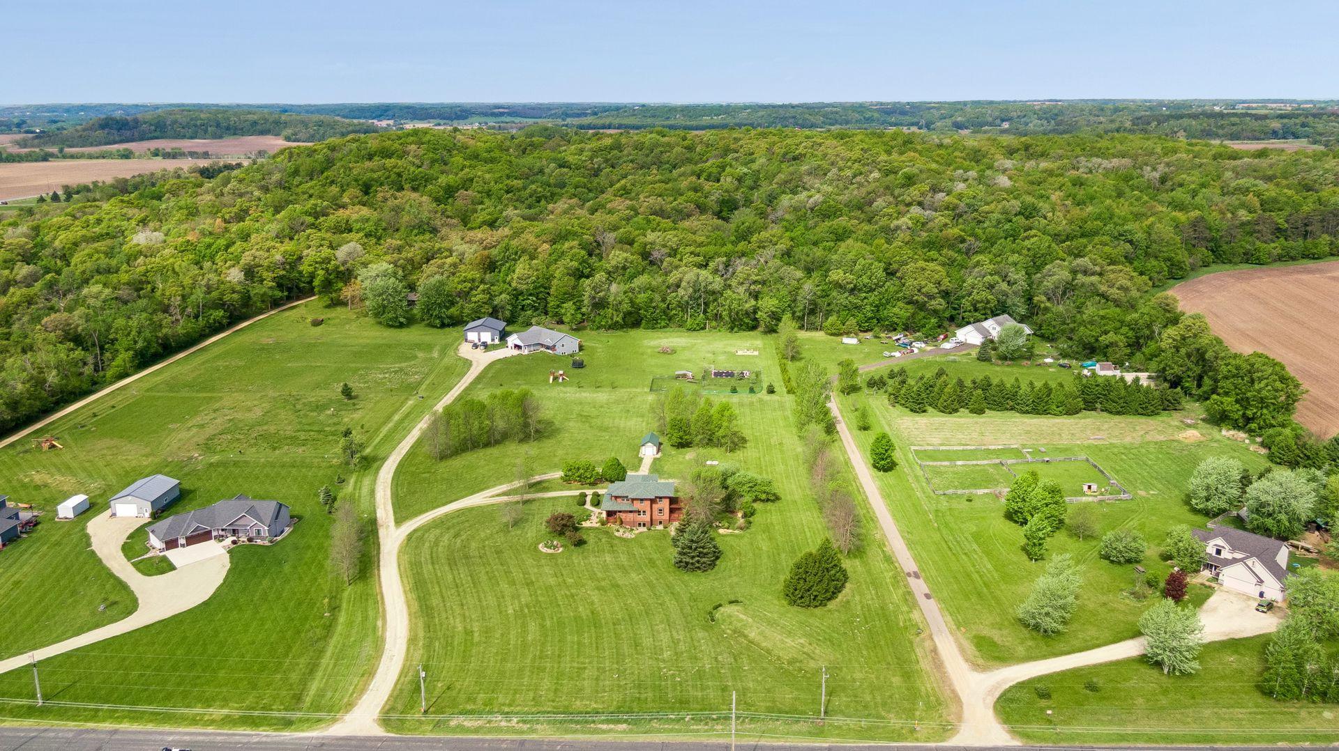 392 Old Cemetery Road , River Falls, WI 54022