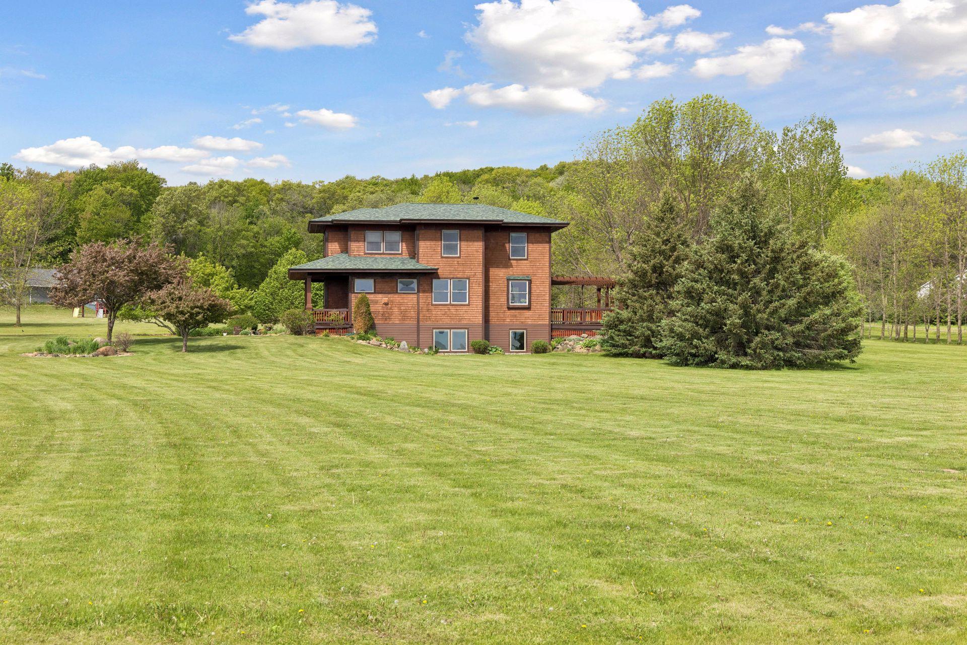 392 Old Cemetery Road , River Falls, WI 54022