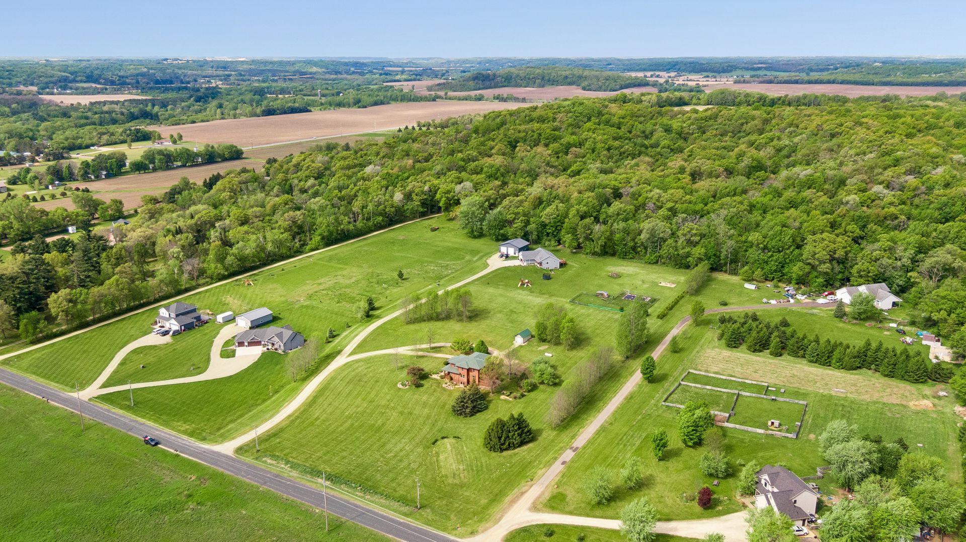 392 Old Cemetery Road , River Falls, WI 54022