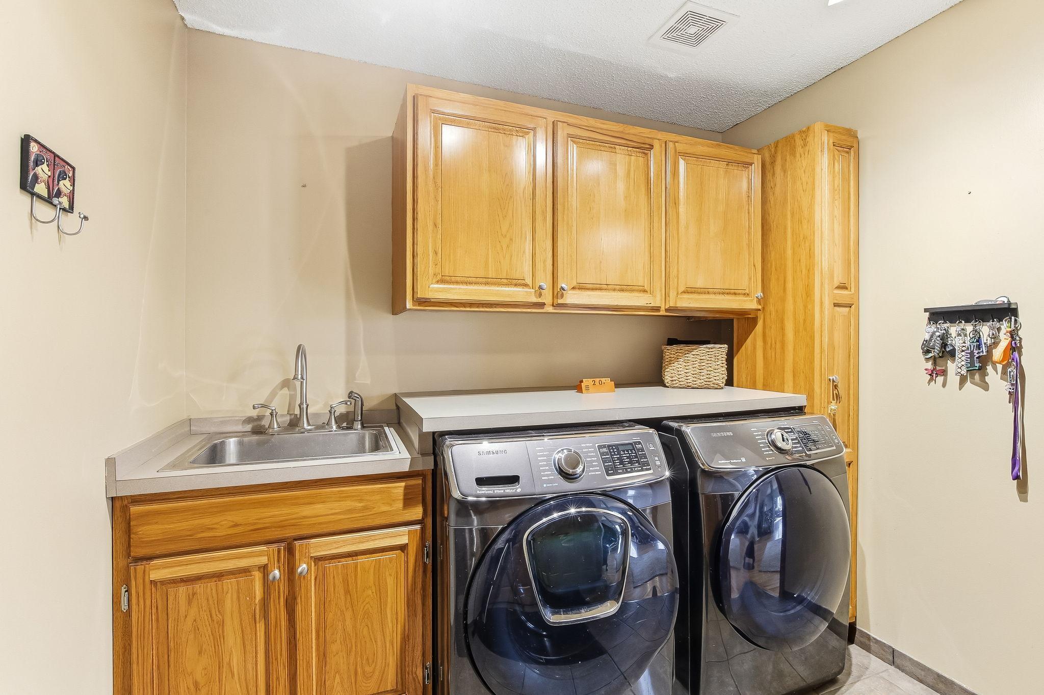 16-web-or-mls-9918-Kiwi-Ave-16.jpg