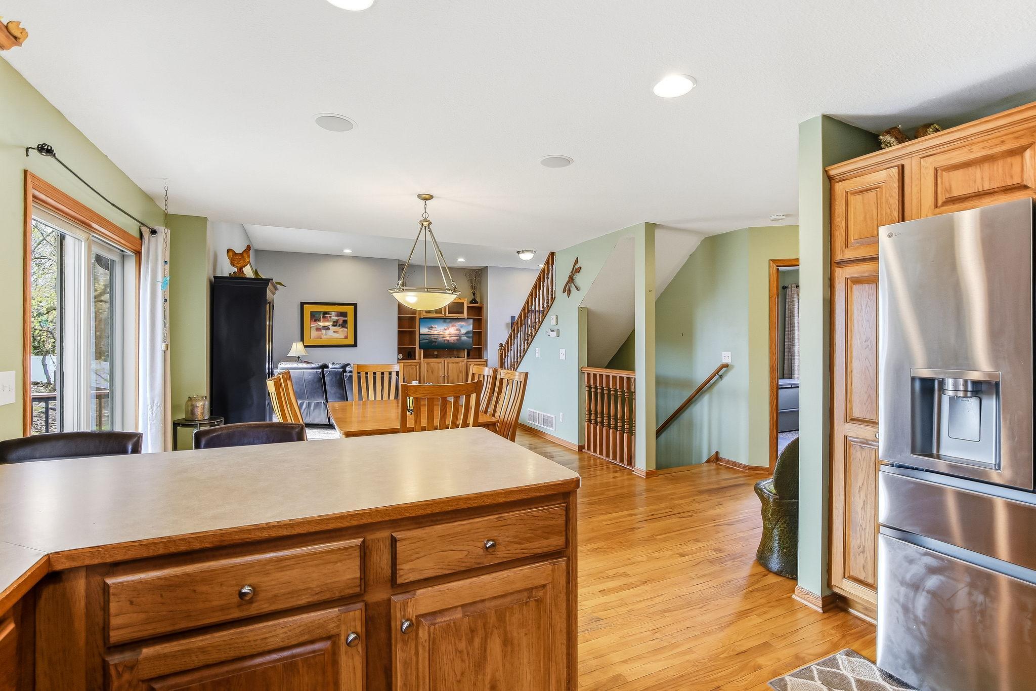 10-web-or-mls-9918-Kiwi-Ave-10.jpg