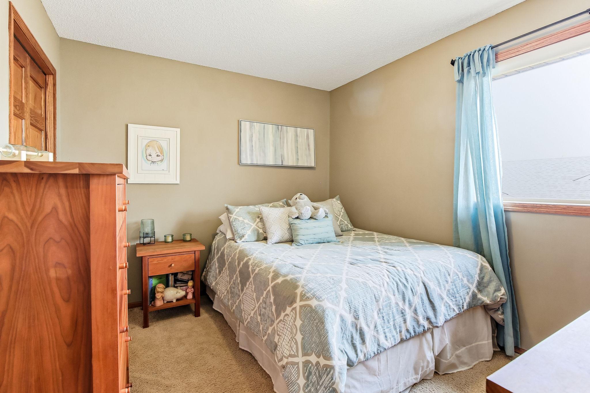 20-web-or-mls-9918-Kiwi-Ave-20.jpg