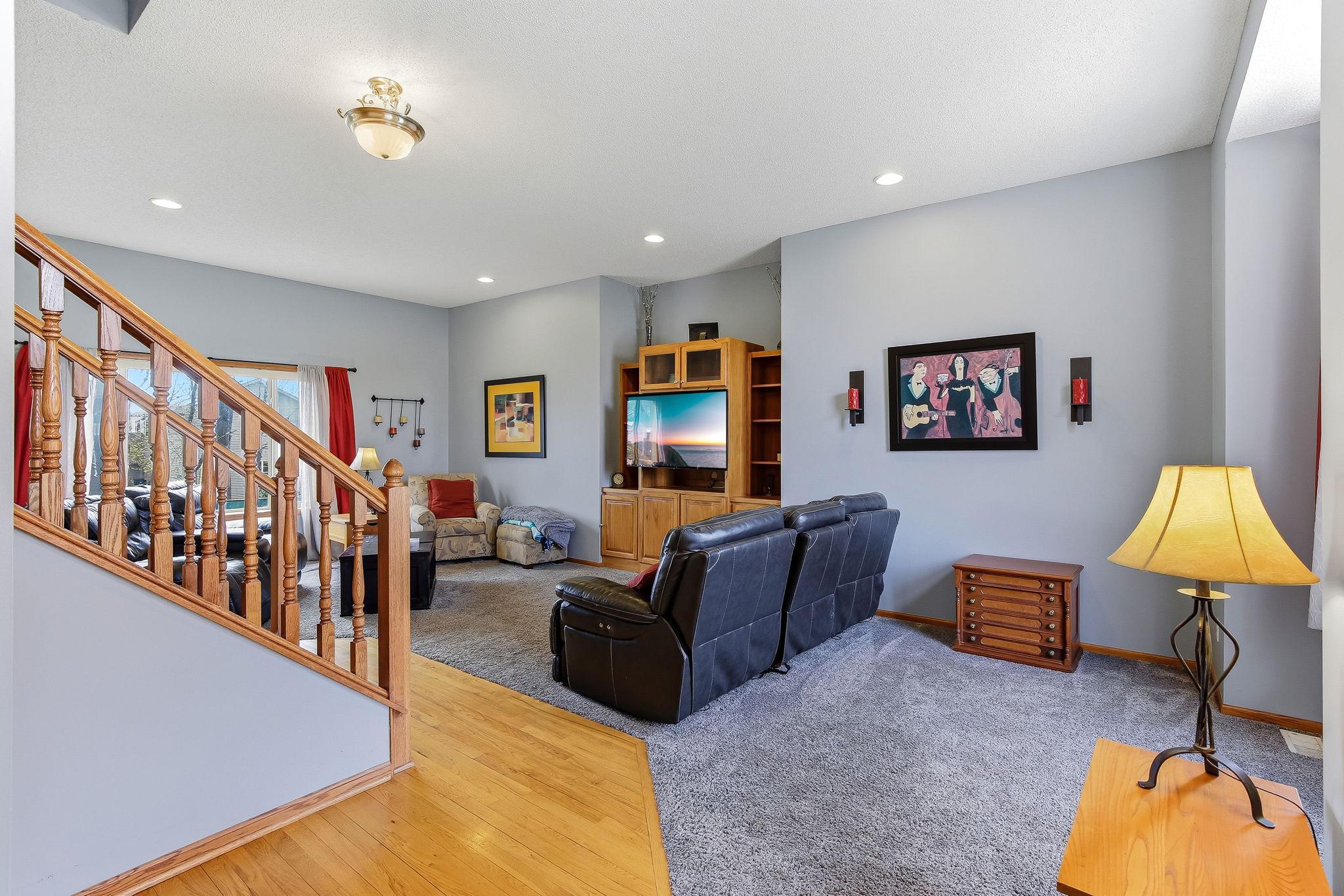3-web-or-mls-9918-Kiwi-Ave-03.jpg