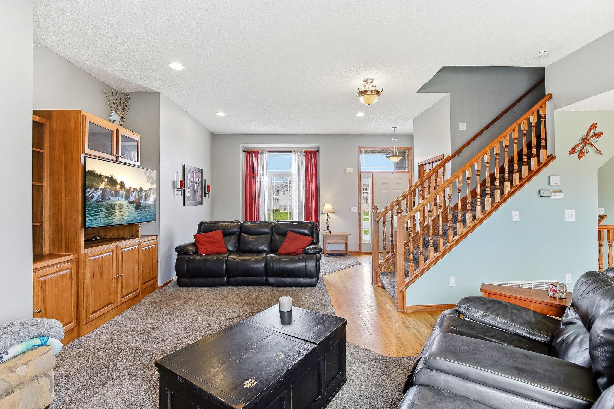 4-web-or-mls-9918-Kiwi-Ave-04.jpg