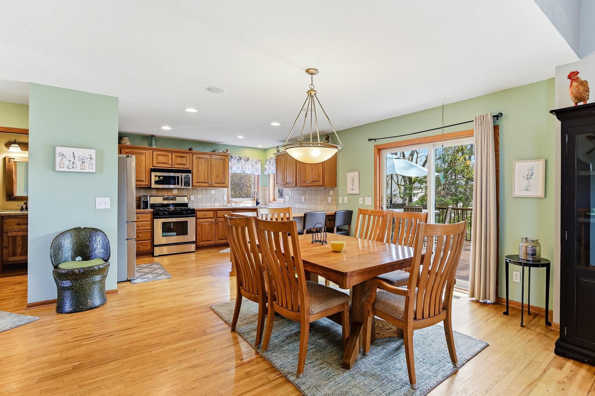 6-web-or-mls-9918-Kiwi-Ave-06.jpg