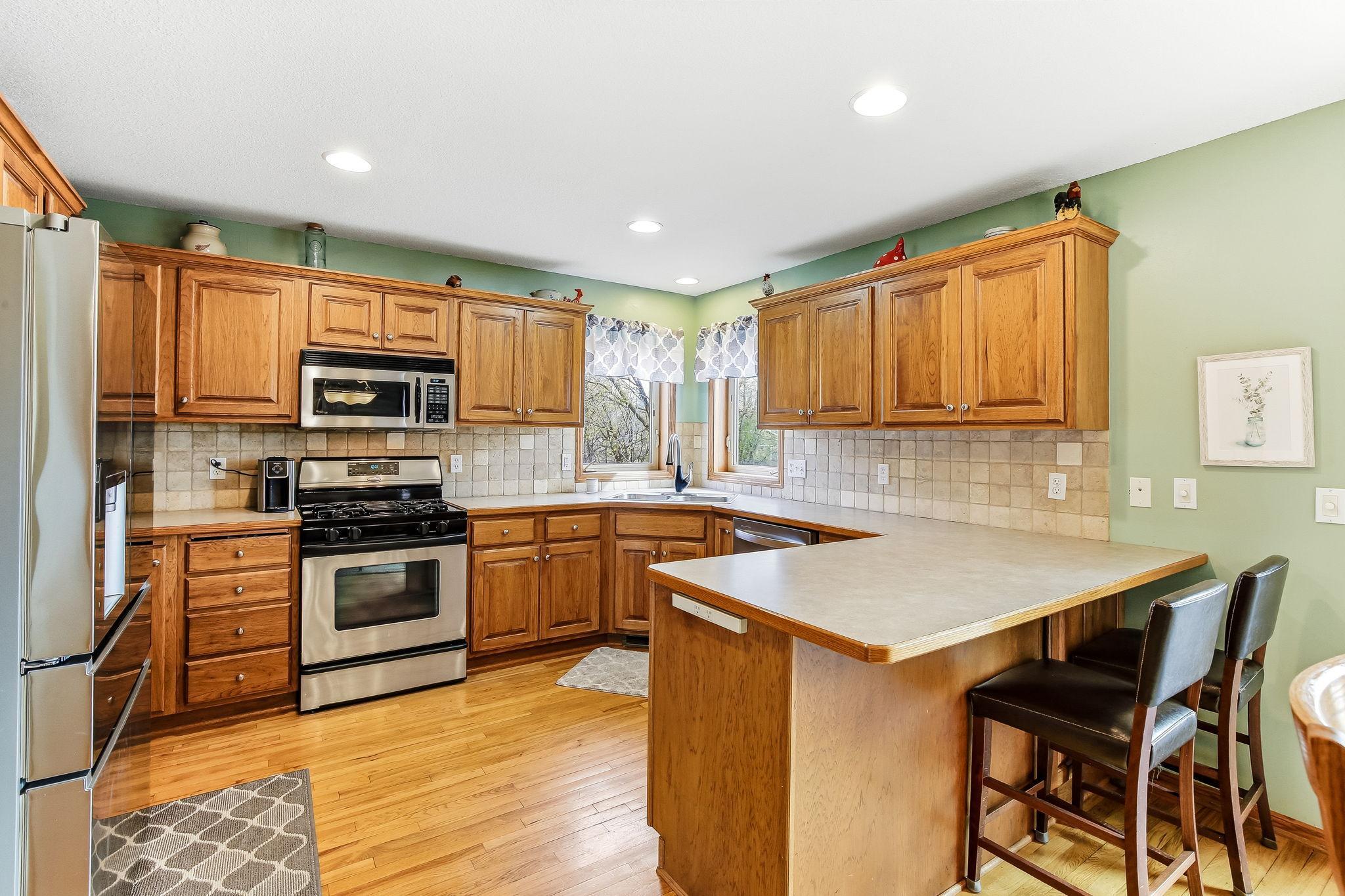 8-web-or-mls-9918-Kiwi-Ave-08.jpg
