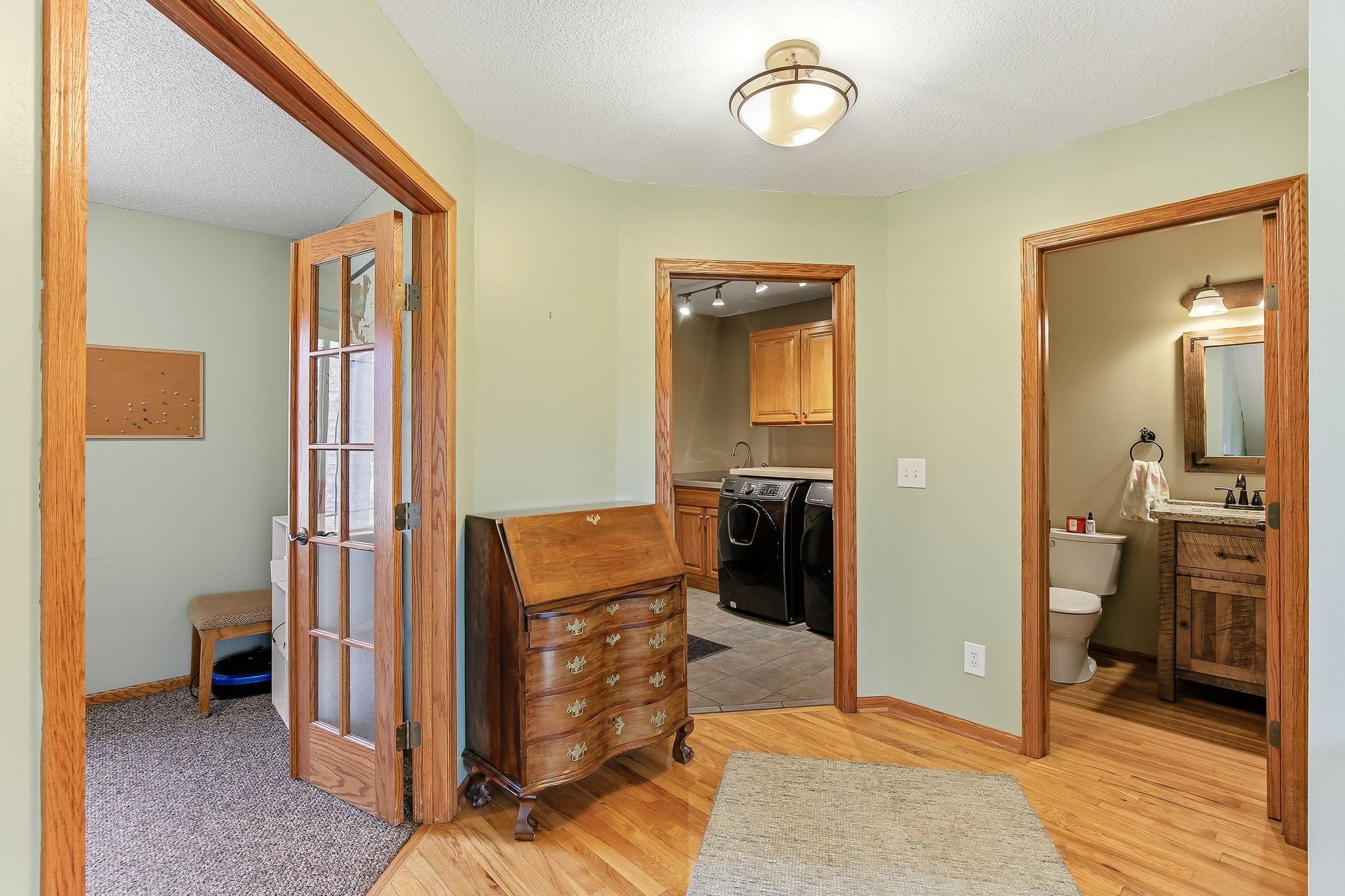 11-web-or-mls-9918-Kiwi-Ave-11.jpg