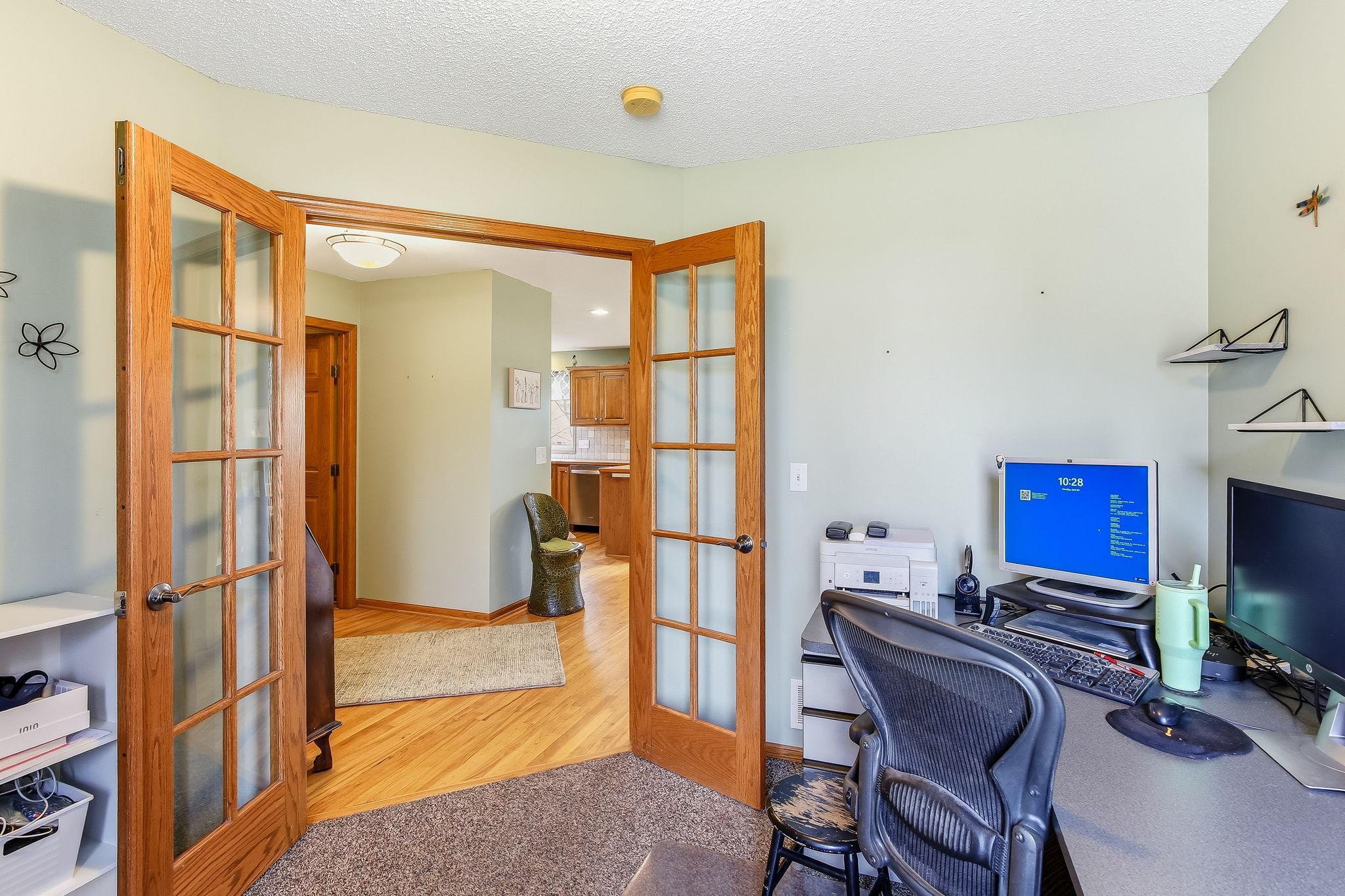 13-web-or-mls-9918-Kiwi-Ave-13.jpg
