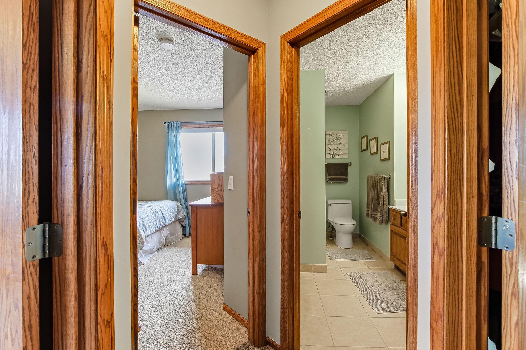 17-web-or-mls-9918-Kiwi-Ave-17.jpg