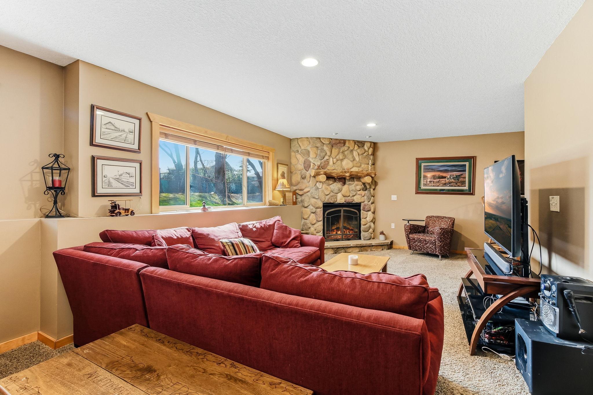 34-web-or-mls-9918-Kiwi-Ave-34.jpg