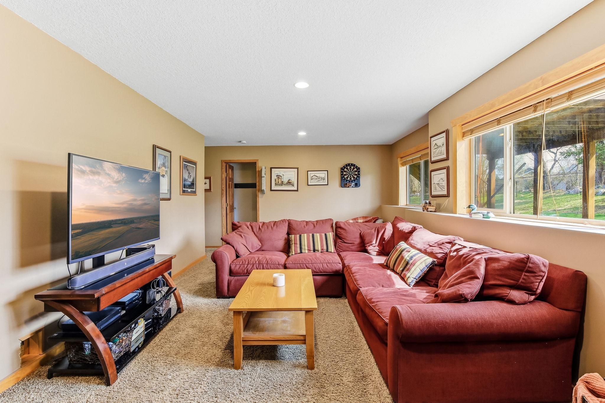 33-web-or-mls-9918-Kiwi-Ave-33.jpg