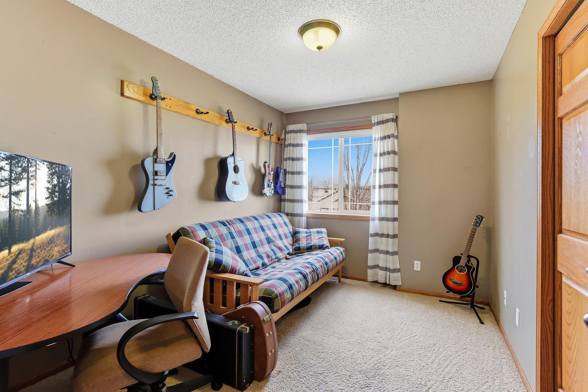 18-web-or-mls-9918-Kiwi-Ave-18.jpg