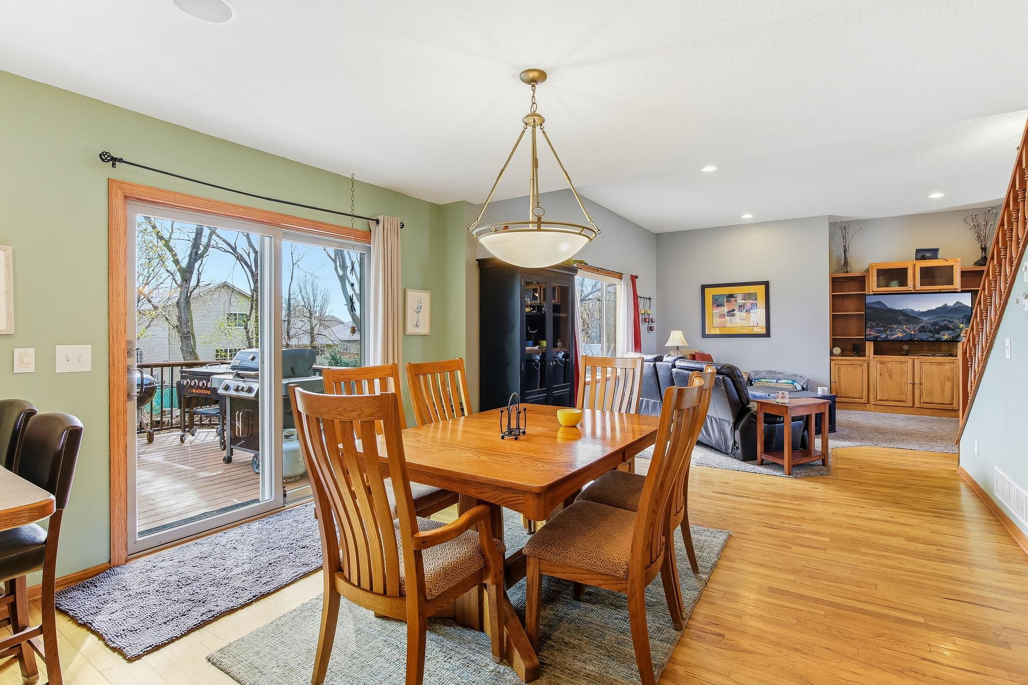 7-web-or-mls-9918-Kiwi-Ave-07.jpg