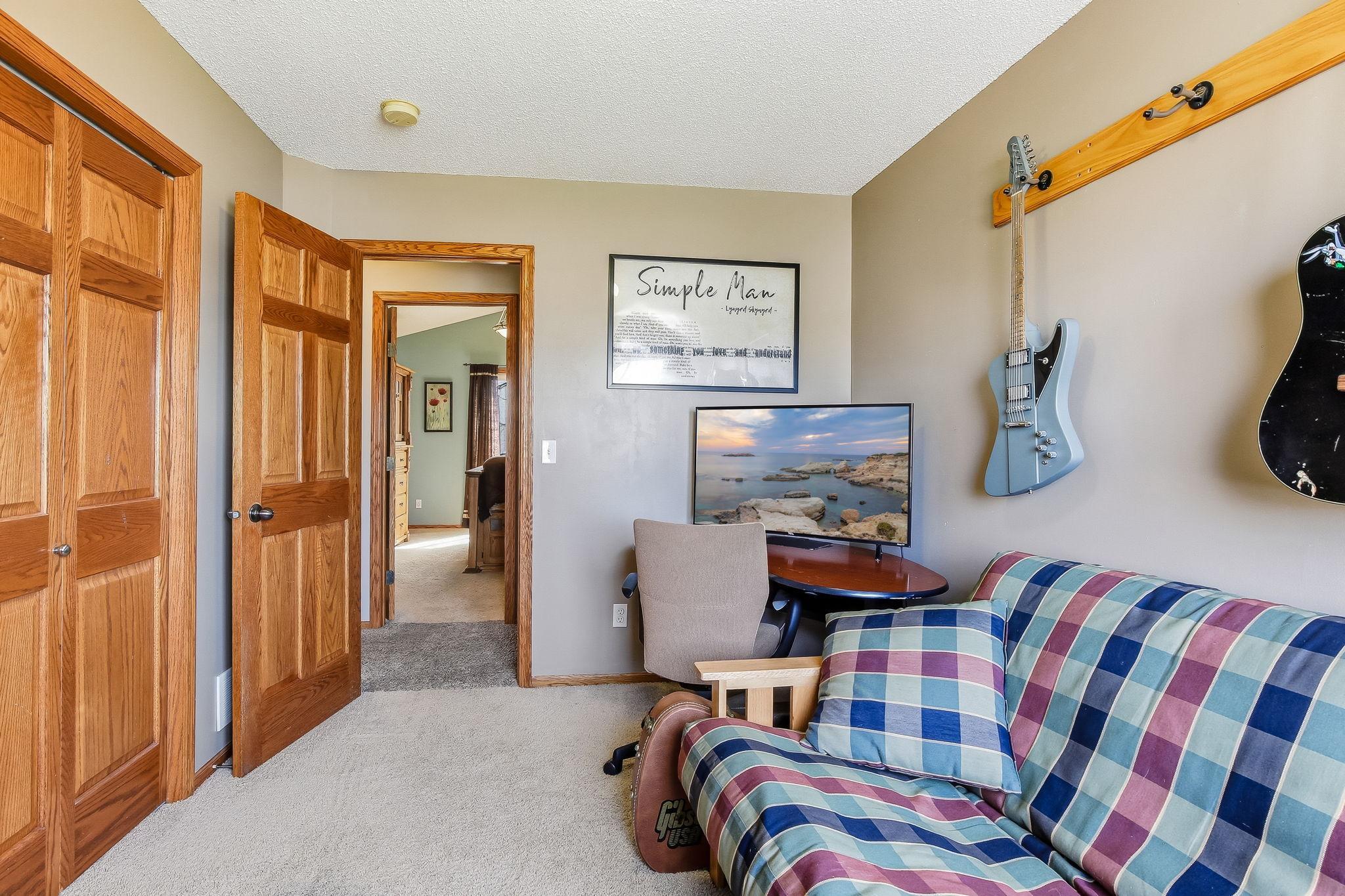 19-web-or-mls-9918-Kiwi-Ave-19.jpg
