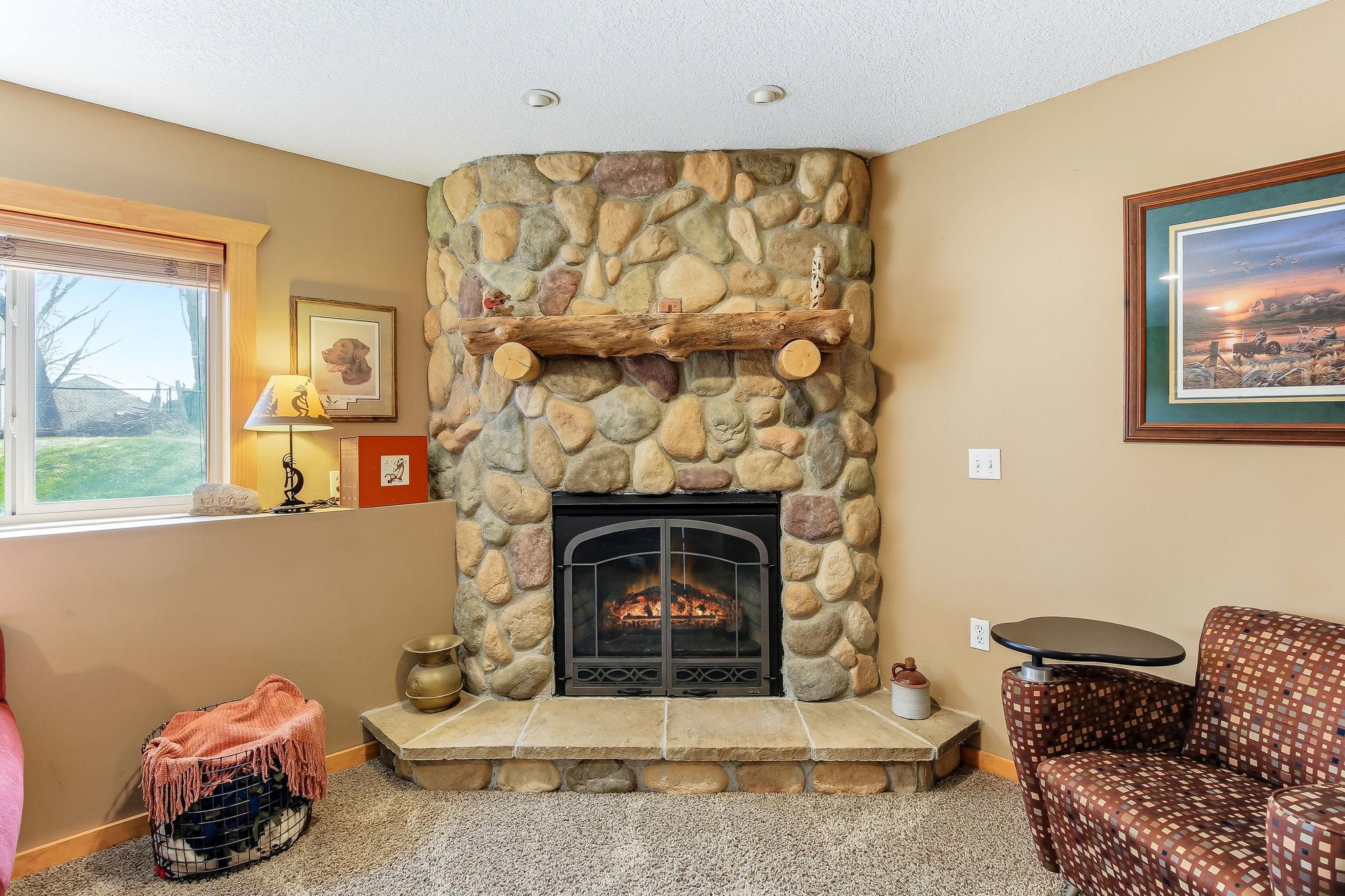 32-web-or-mls-9918-Kiwi-Ave-32.jpg