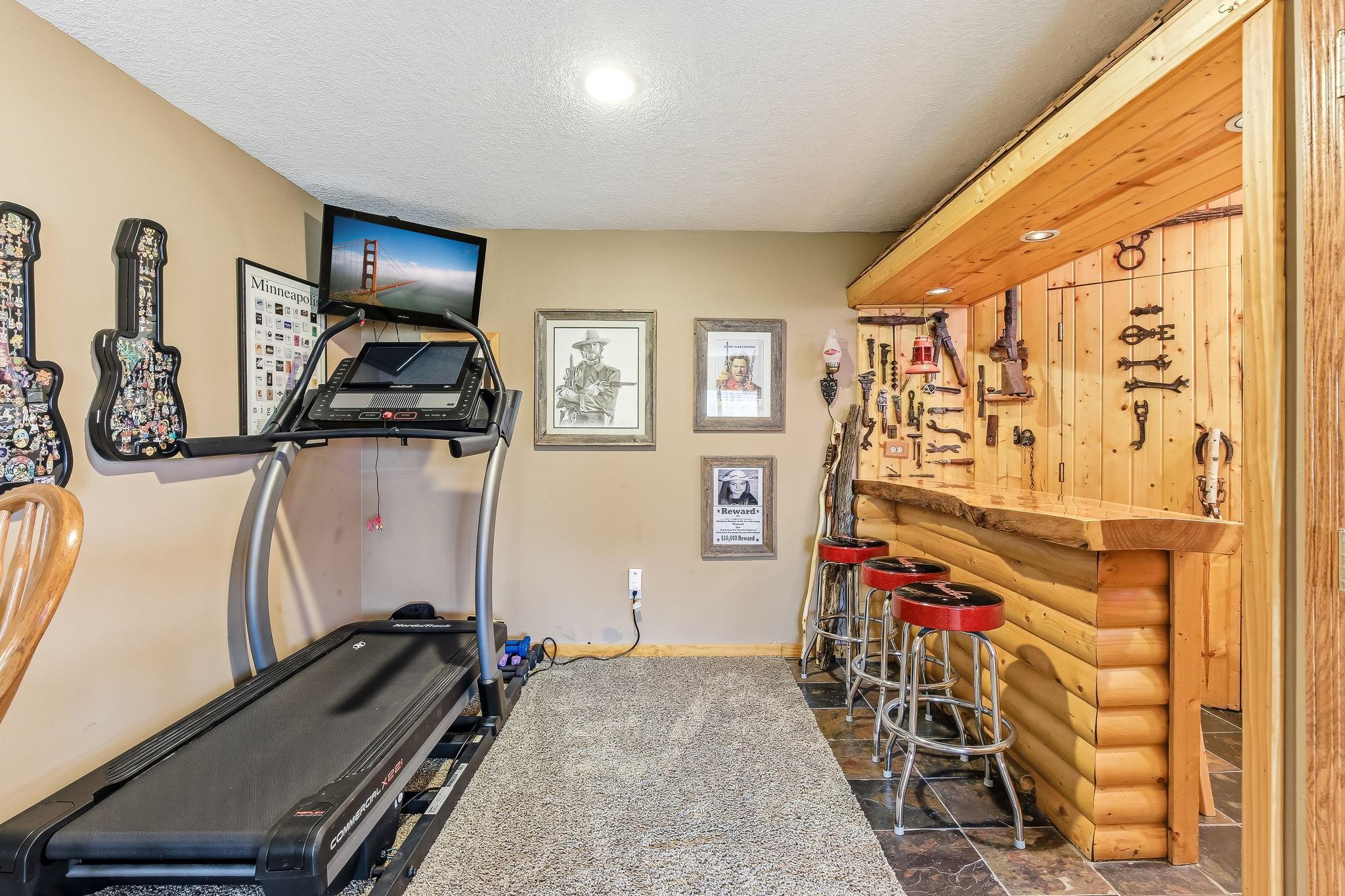 29-web-or-mls-9918-Kiwi-Ave-29.jpg