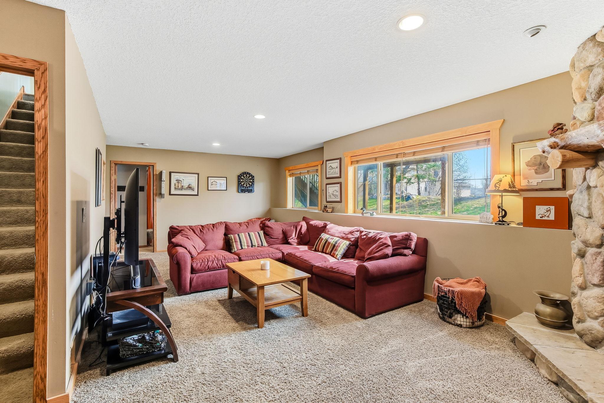 31-web-or-mls-9918-Kiwi-Ave-31.jpg