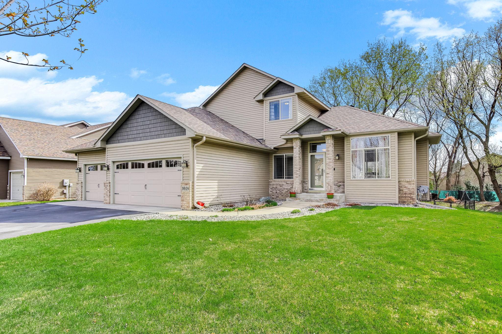 2-web-or-mls-9918-Kiwi-Ave-02.jpg