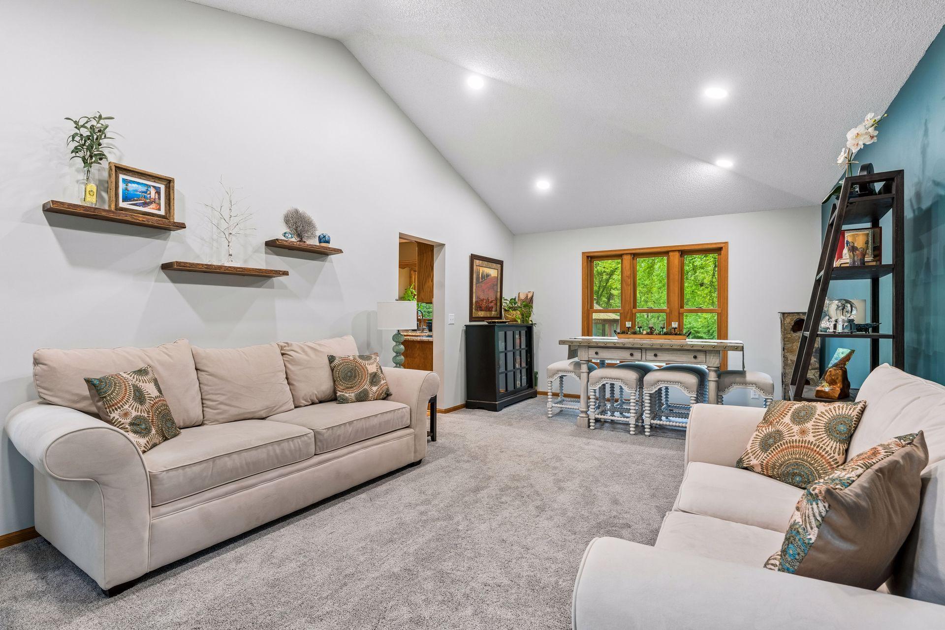 Vaulted Ceilings!