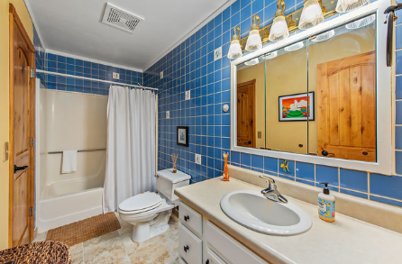 Spacious Upper Level Bath