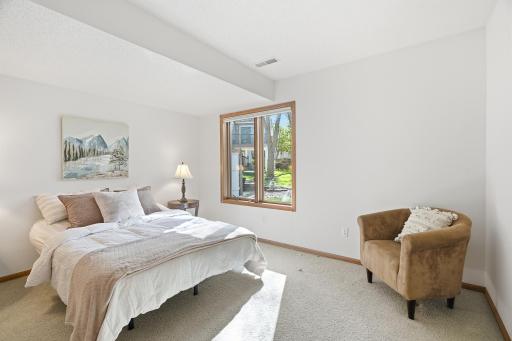 8821 Stonebrooke Court, Saint Paul, MN 55125