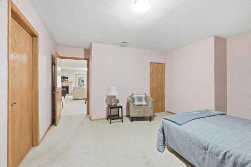 8821 Stonebrooke Court, Saint Paul, MN 55125