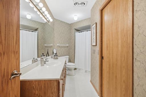 8821 Stonebrooke Court, Saint Paul, MN 55125