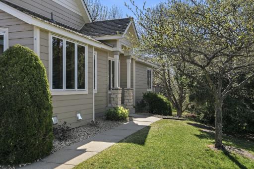 8821 Stonebrooke Court, Saint Paul, MN 55125