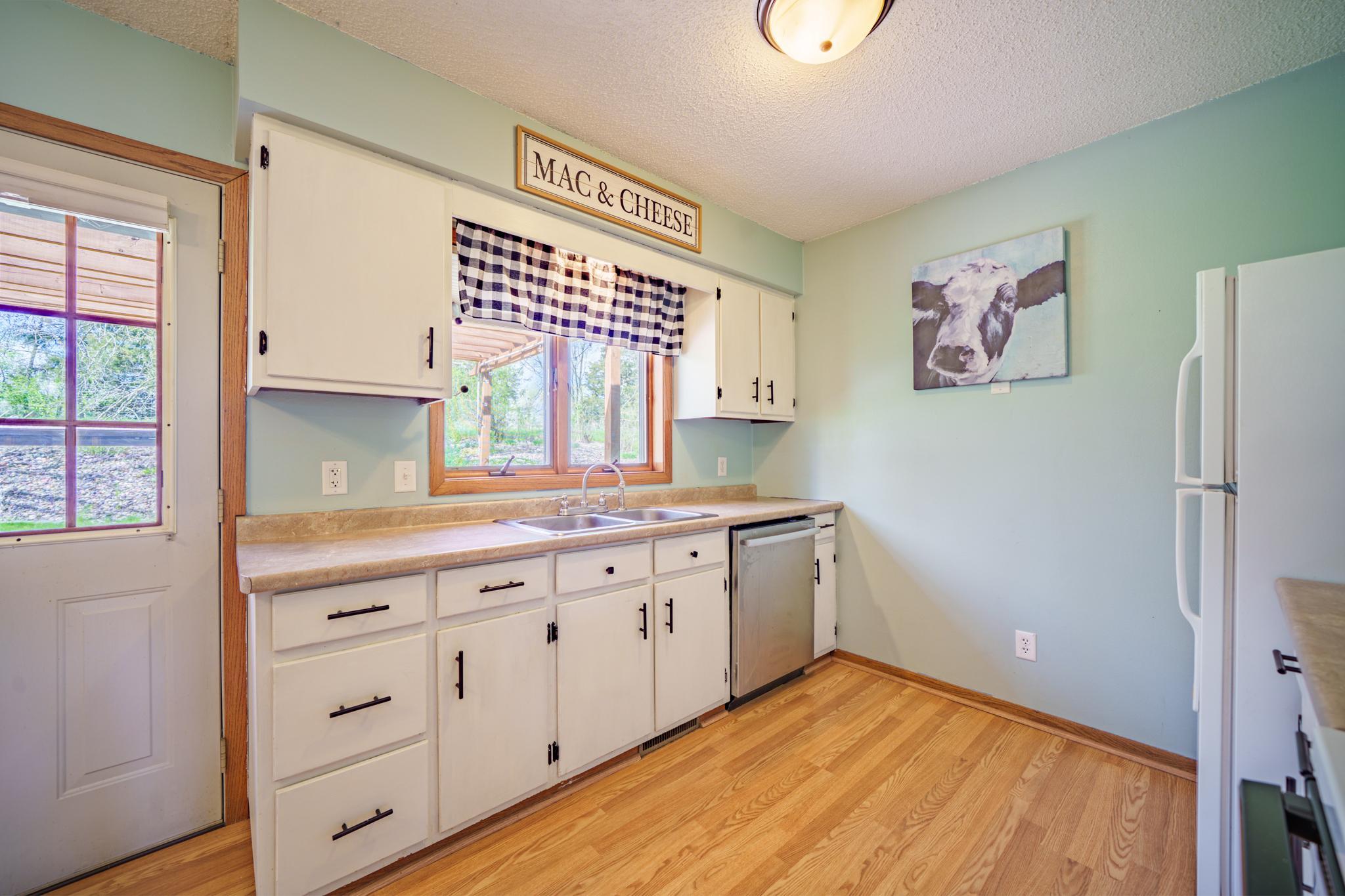 117 Vineyard Av Cannon Falls-043026-050-HDR-PRINT-.JPG